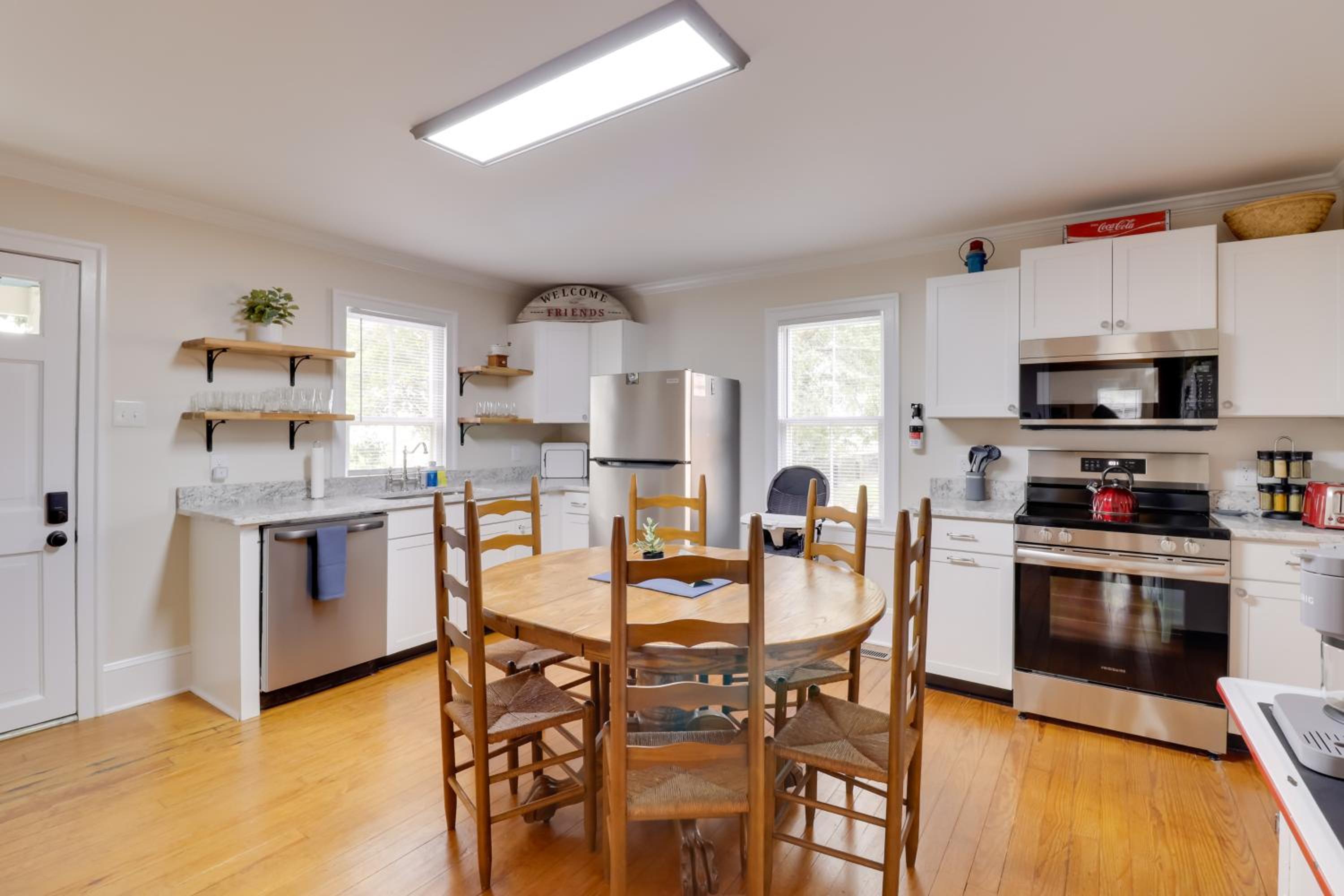 Steps to Downtown! Family Home in Historic Edenton