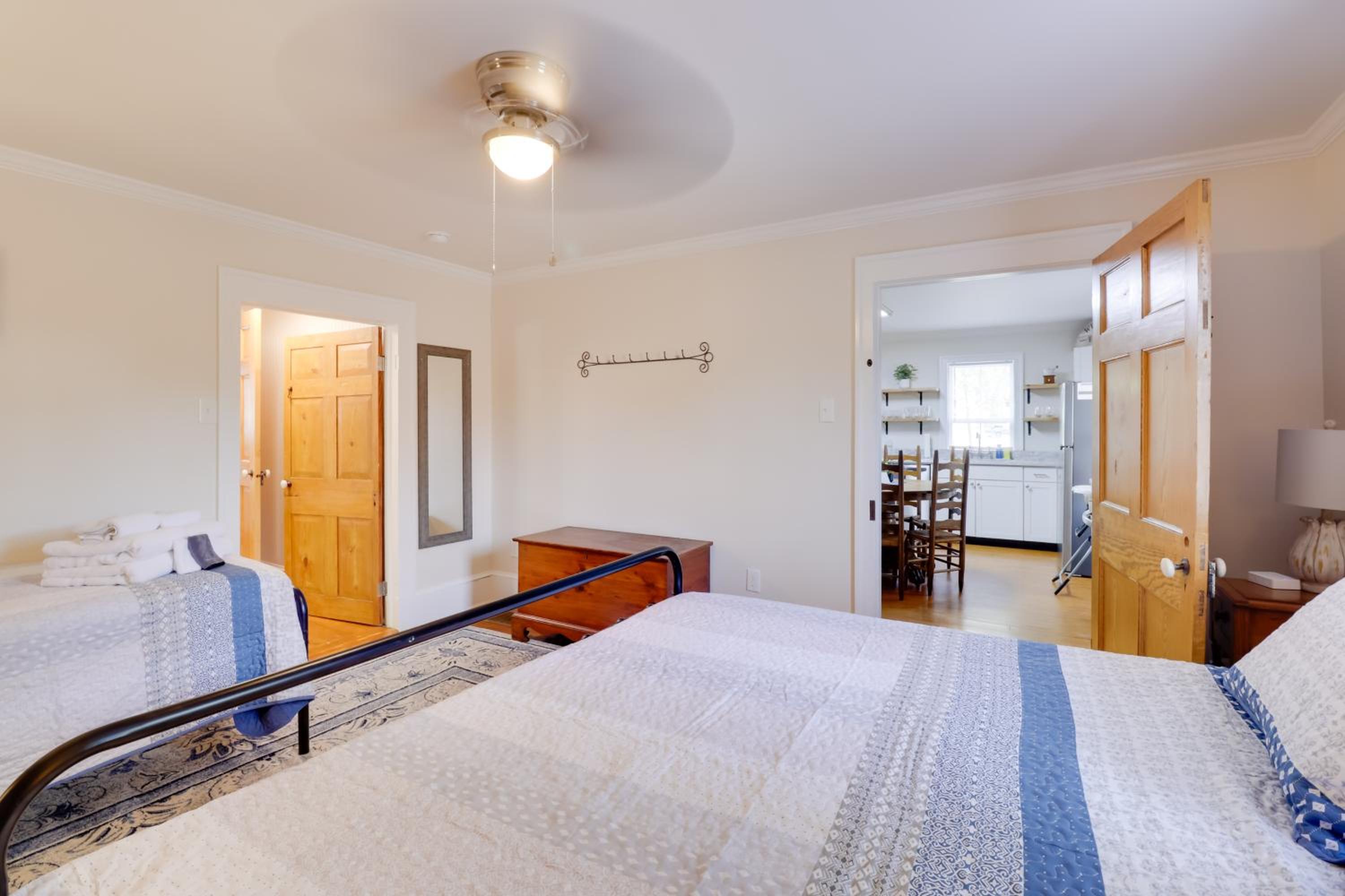 Steps to Downtown! Family Home in Historic Edenton