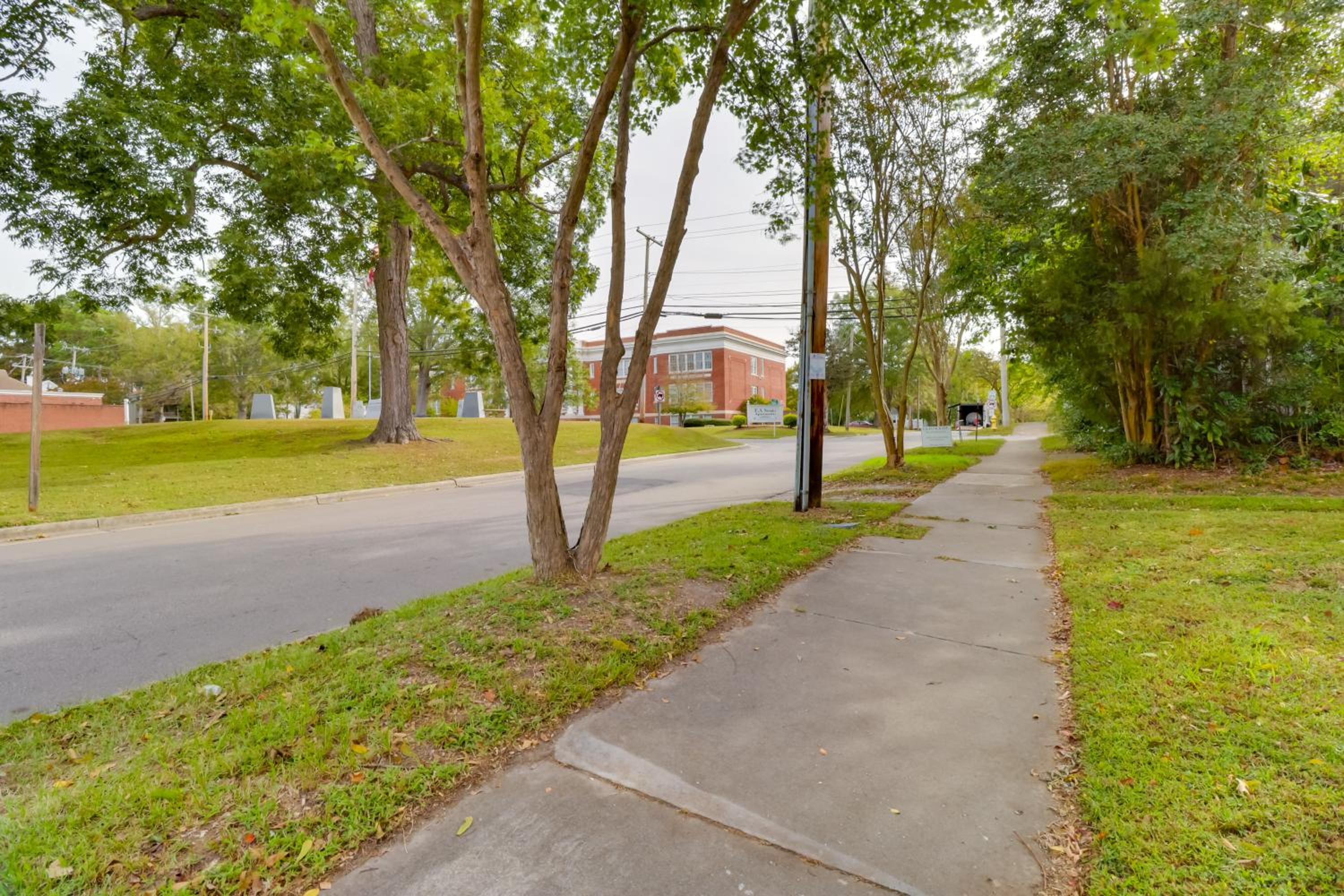 Steps to Downtown! Family Home in Historic Edenton