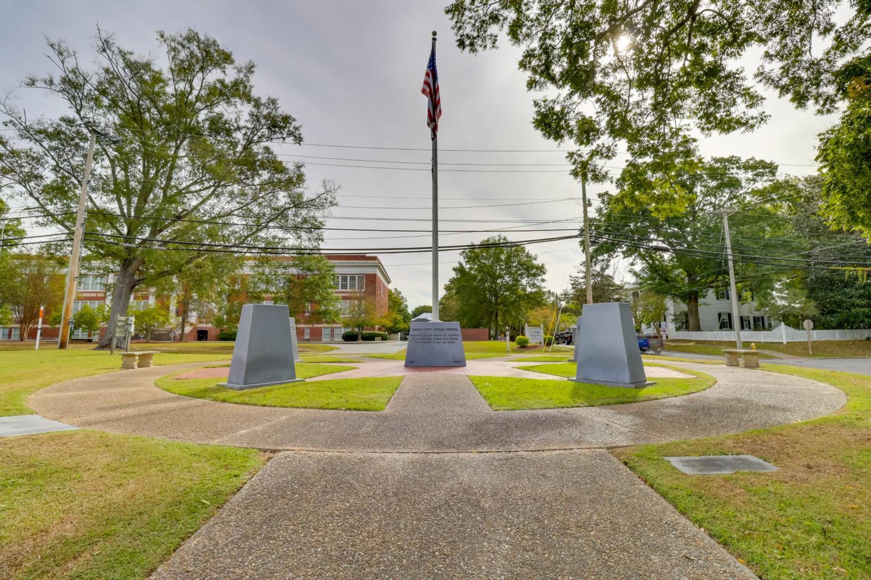 Steps to Downtown! Family Home in Historic Edenton