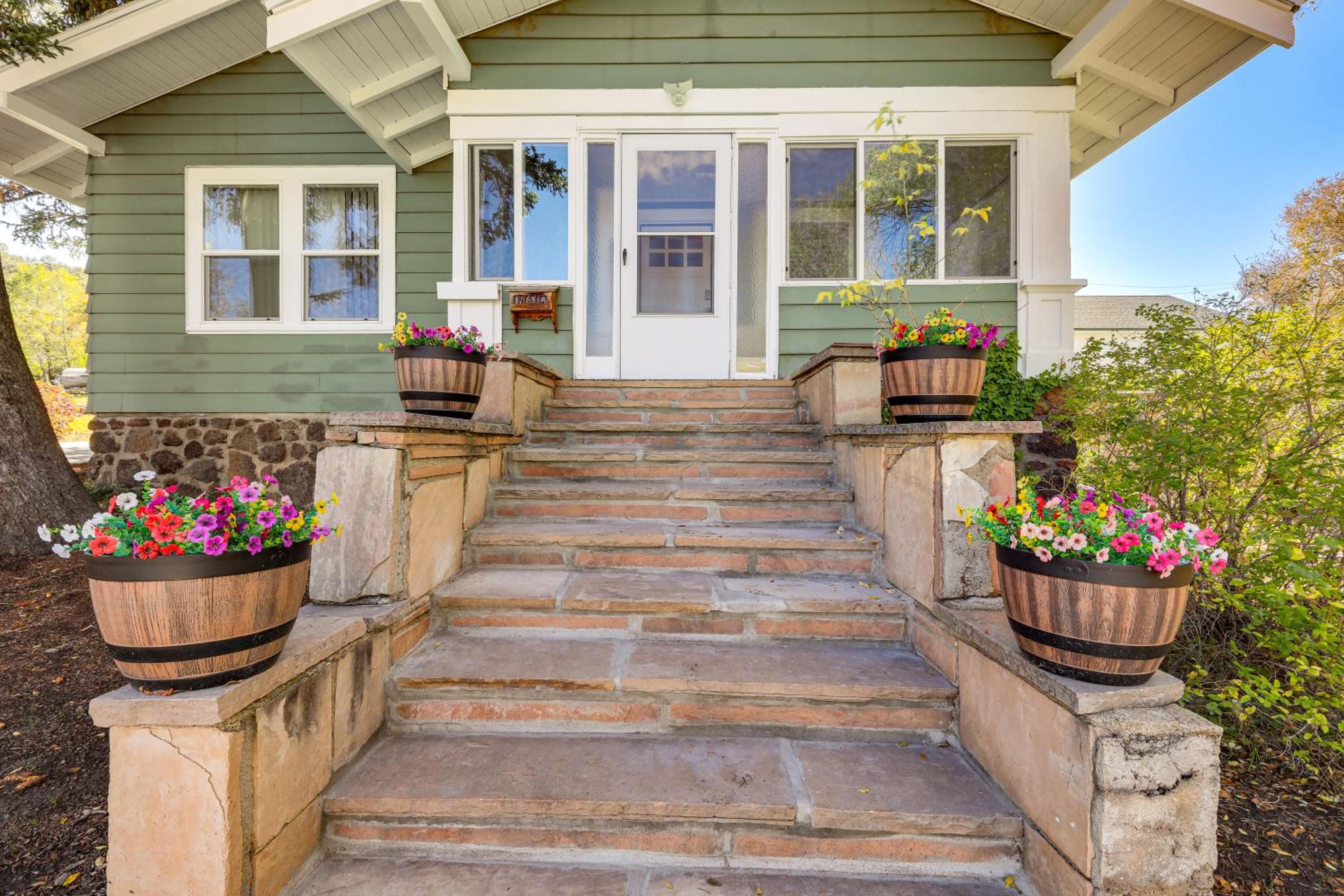 Route 66 Retreat Dog-Friendly Home in Williams