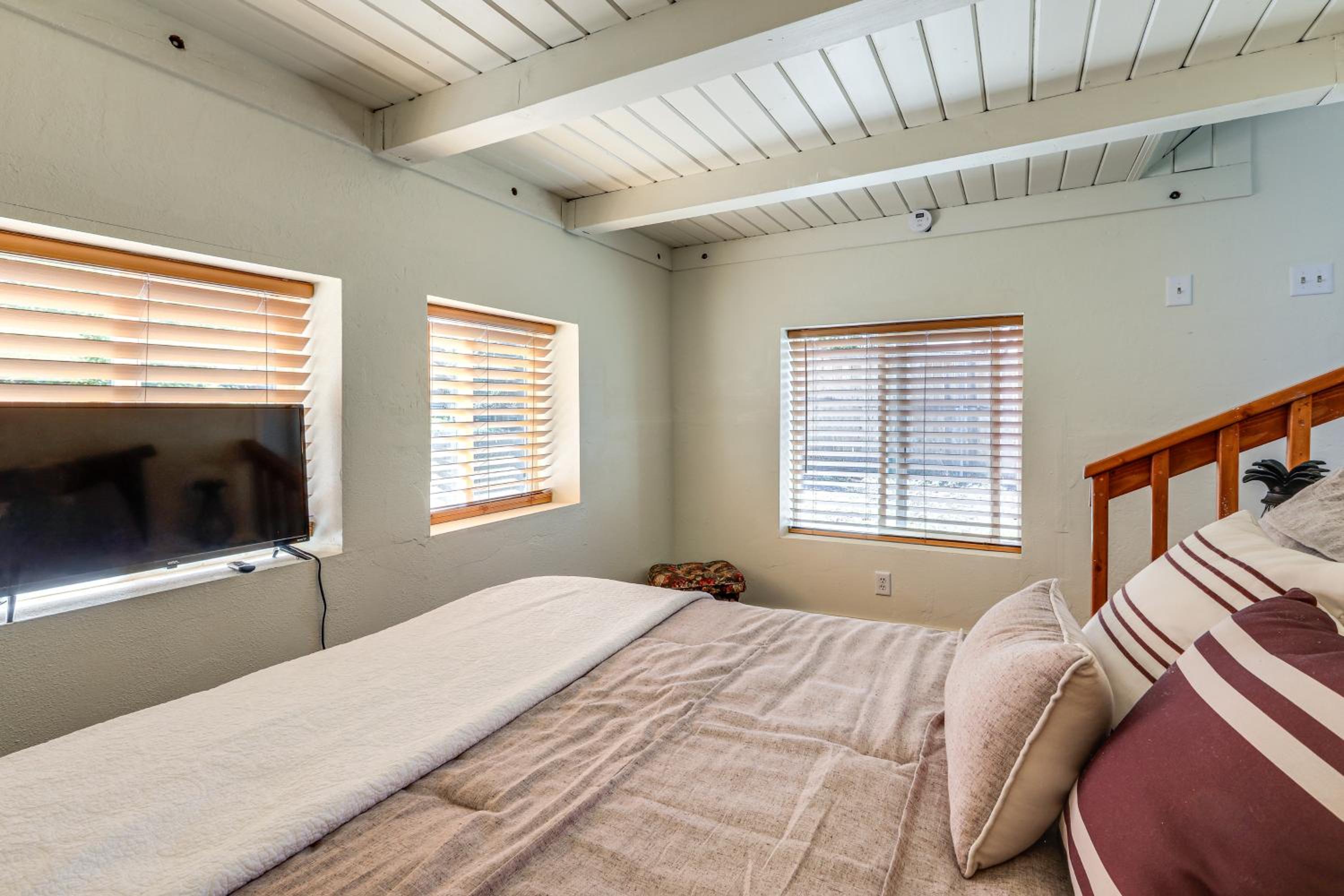 Route 66 Retreat Dog-Friendly Home in Williams