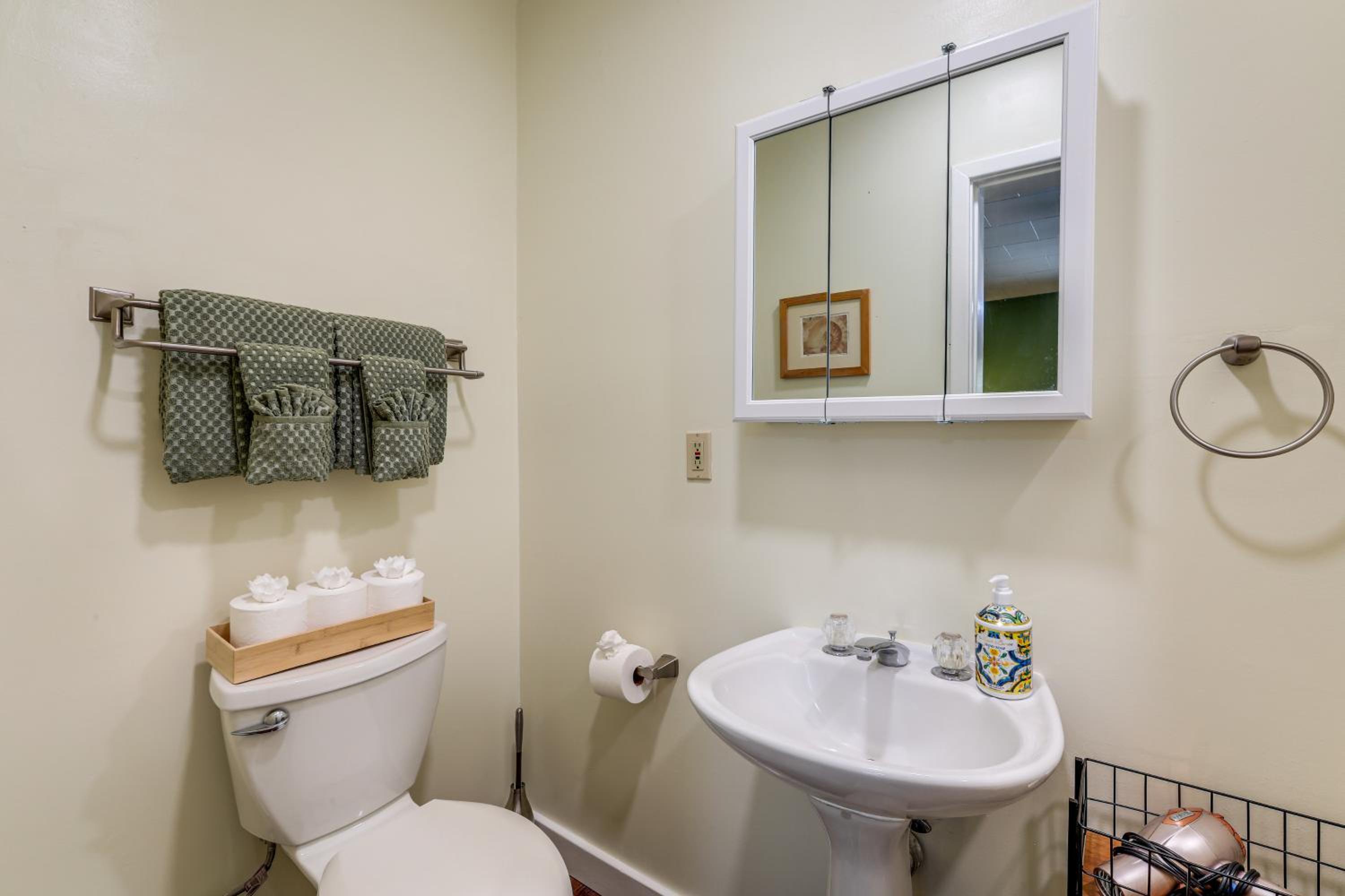 Route 66 Retreat Dog-Friendly Home in Williams