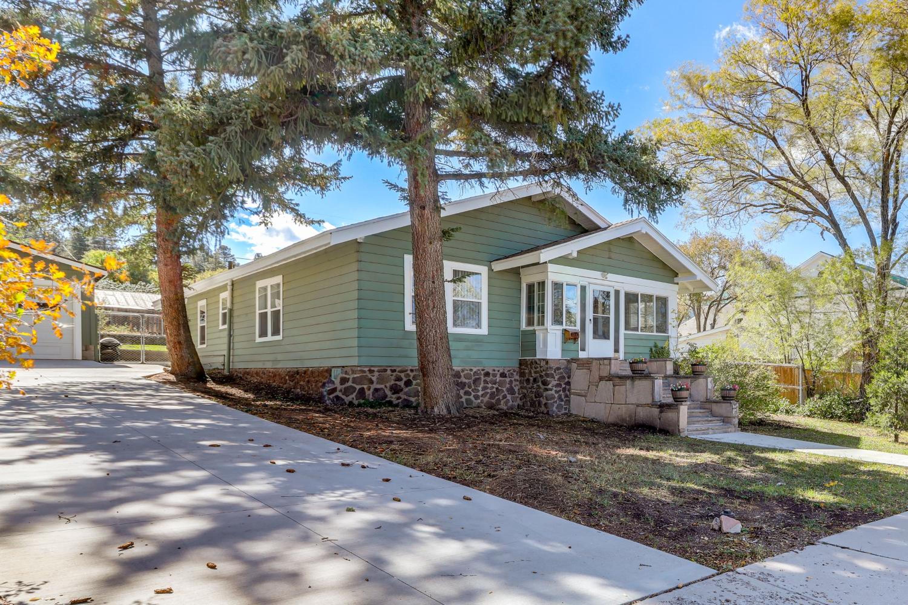Route 66 Retreat Dog-Friendly Home in Williams