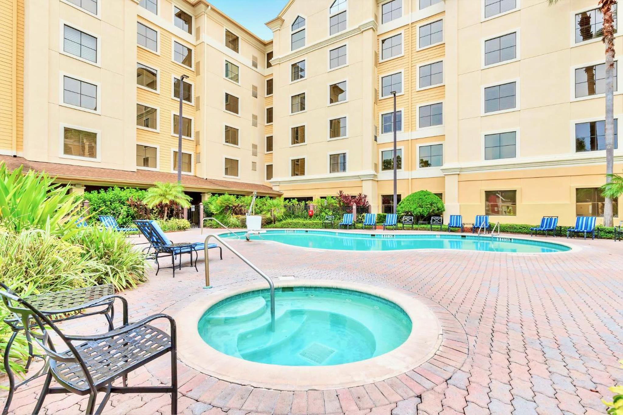2 Queen Beds Condo Near Universal Studios With Pool & Hot Tub