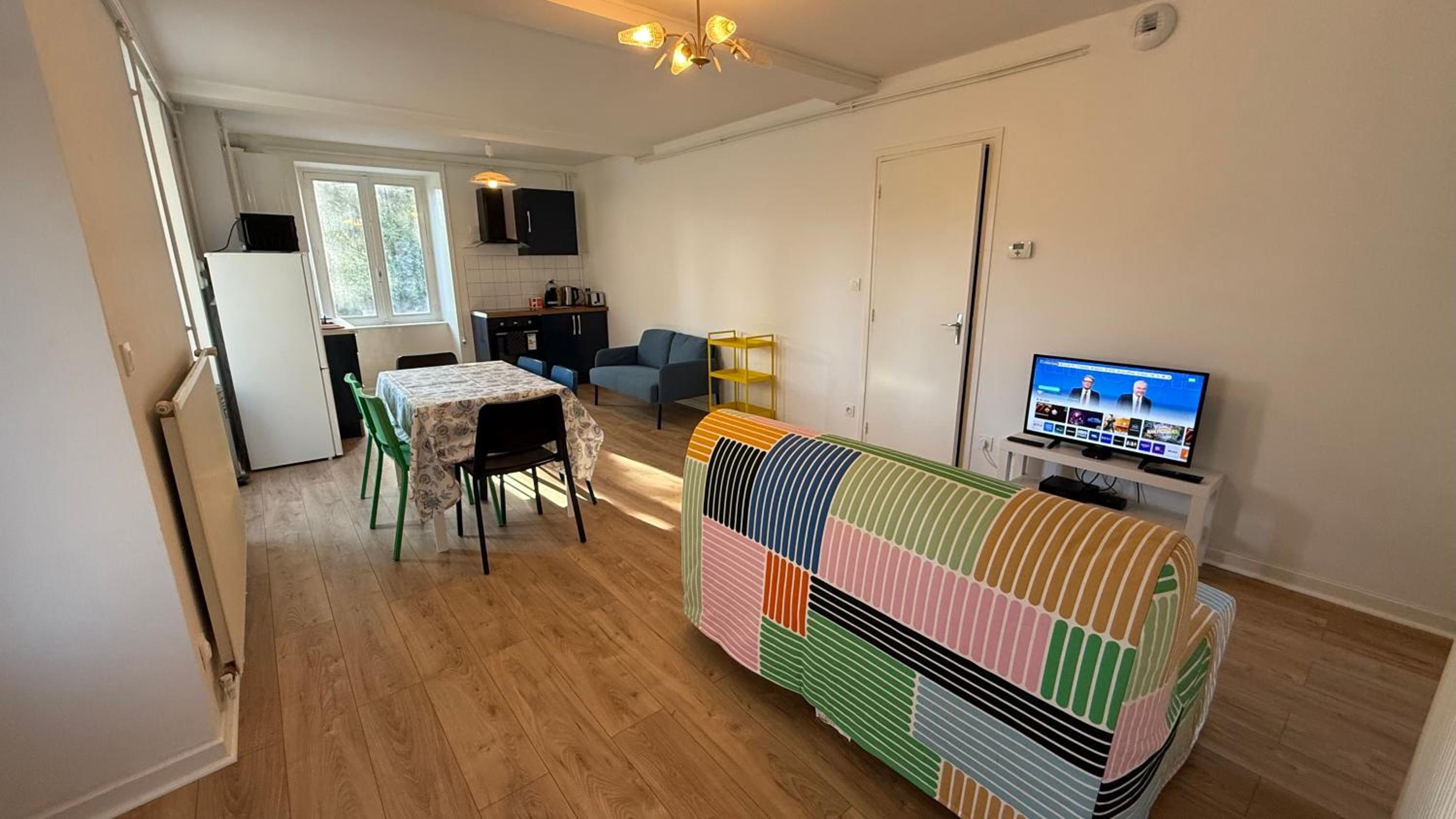 26 CHIC & COSY NOIRETABLE F2 55m2 WIFI SMART TV NETFLIX