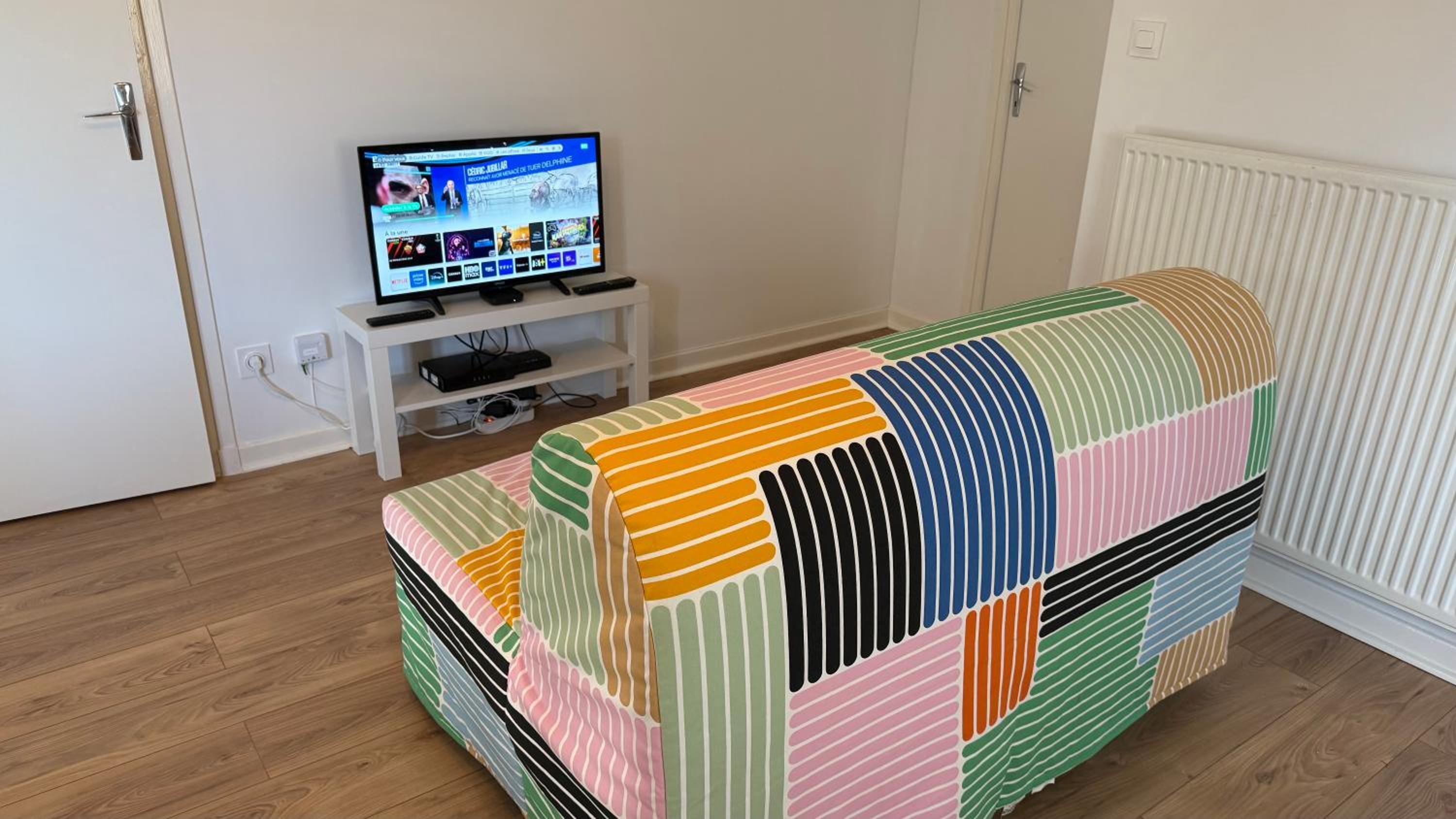 26 CHIC & COSY NOIRETABLE F2 55m2 WIFI SMART TV NETFLIX