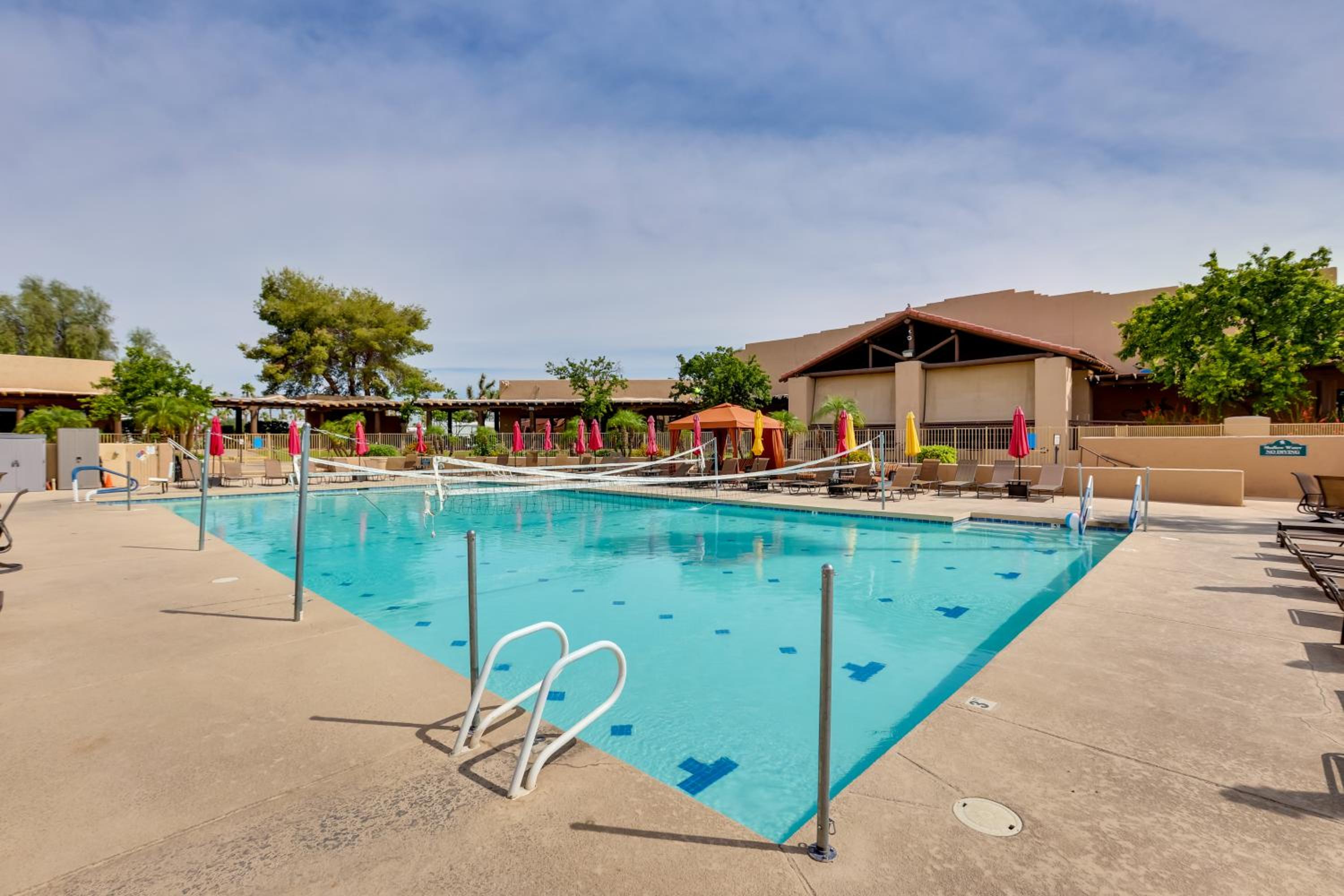 5 Mi to Sun City Snowbird Rental with Pool Access