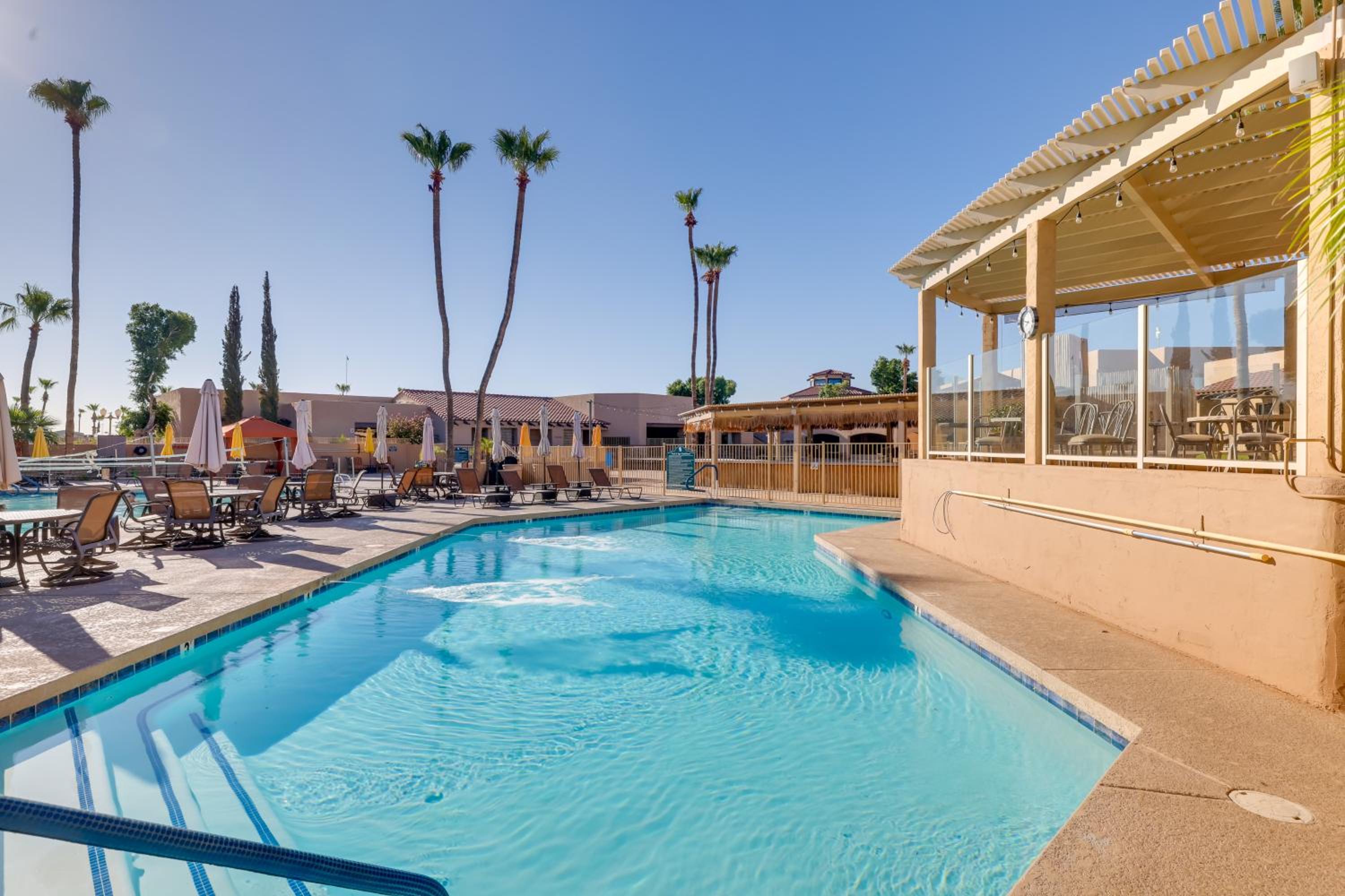 5 Mi to Sun City Snowbird Rental with Pool Access