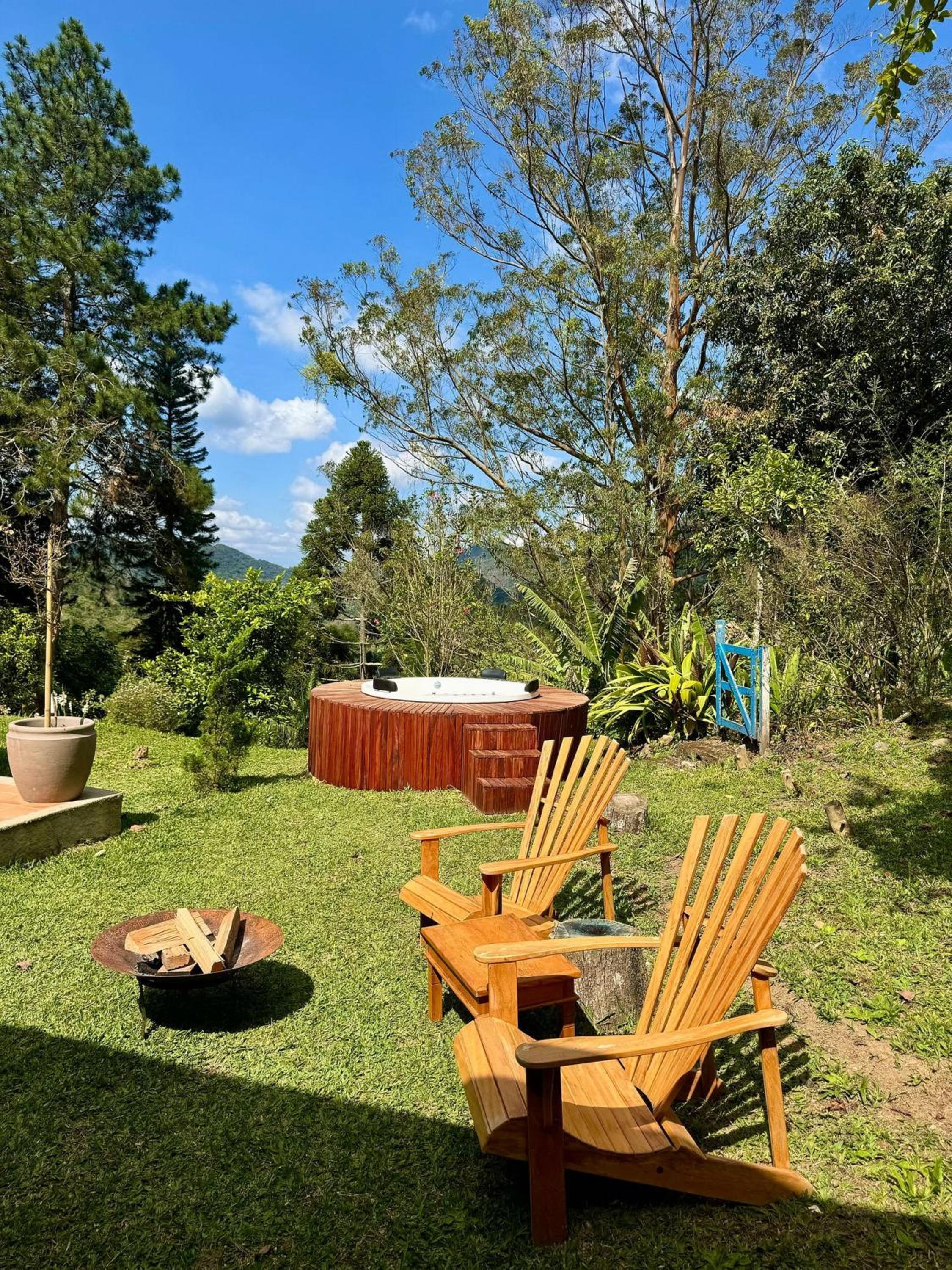 Casa com Jacuzzi e Área Gourmet em Mury