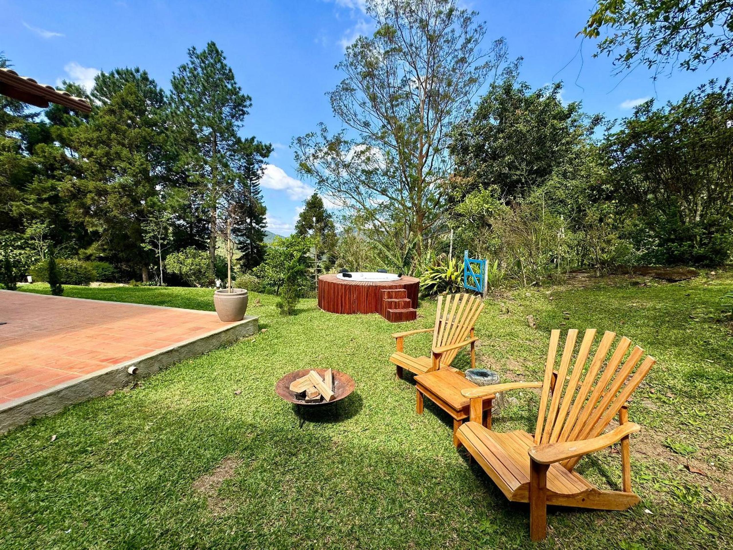 Casa com Jacuzzi e Área Gourmet em Mury