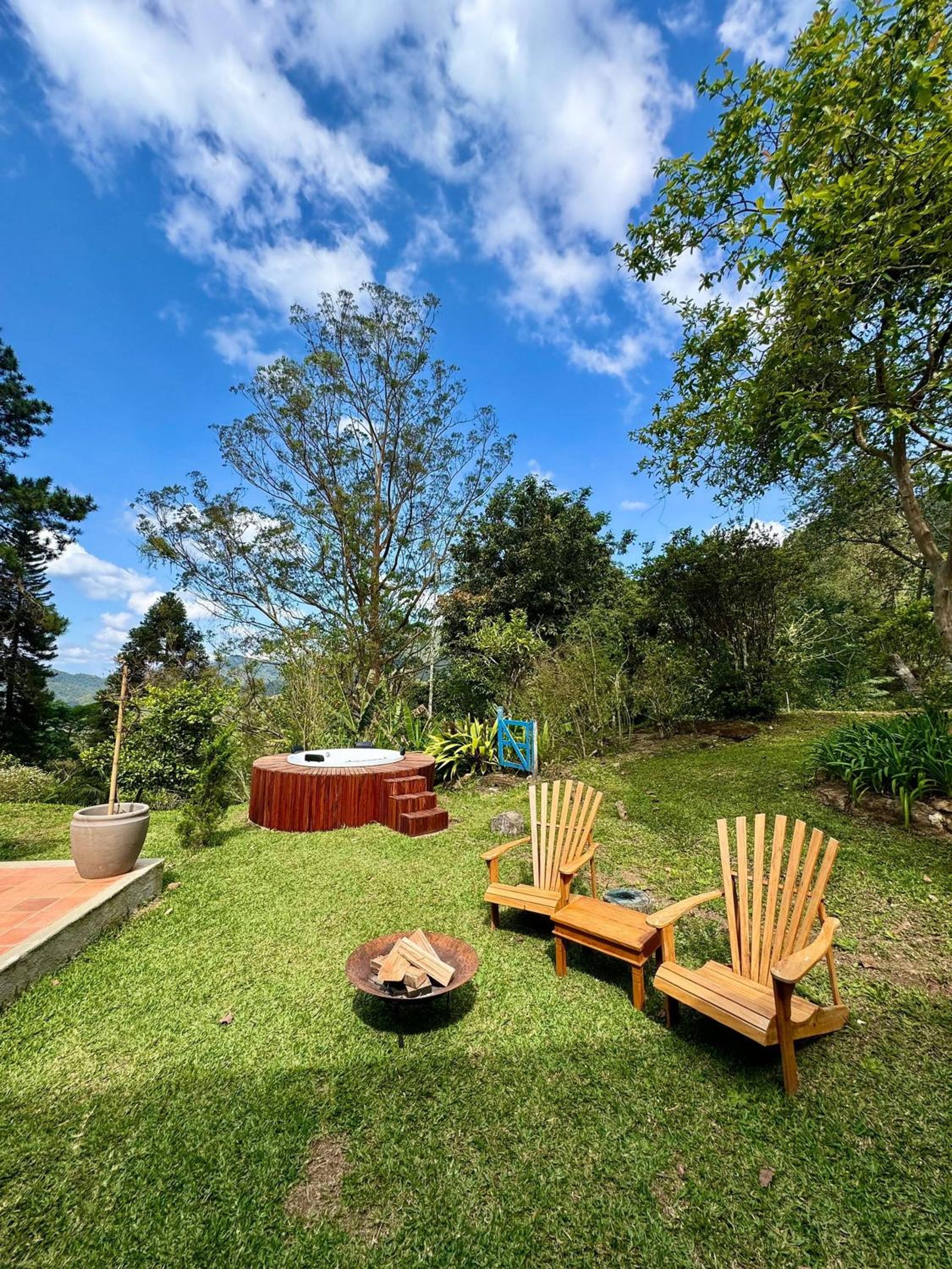 Casa com Jacuzzi e Área Gourmet em Mury