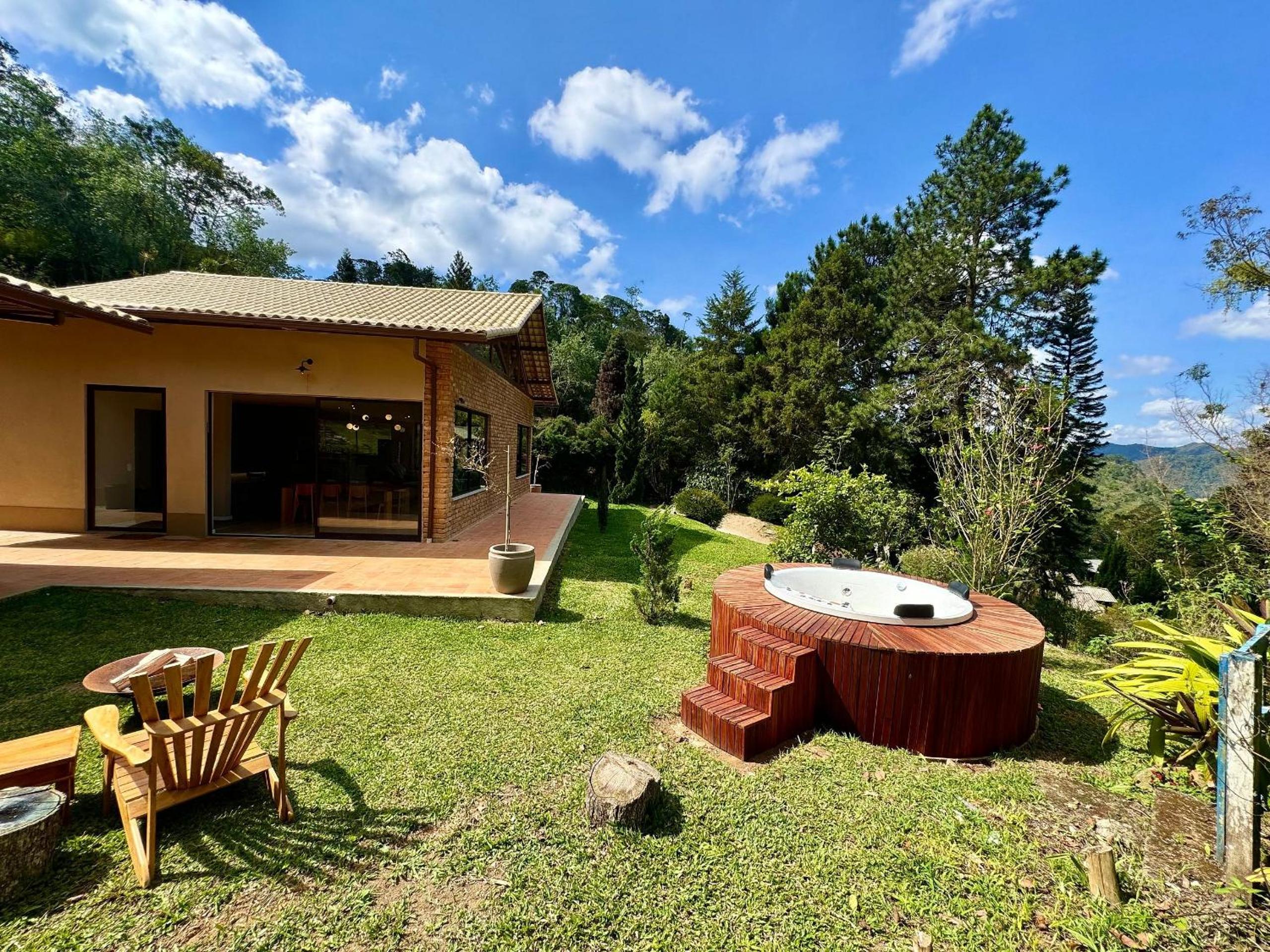 Casa com Jacuzzi e Área Gourmet em Mury