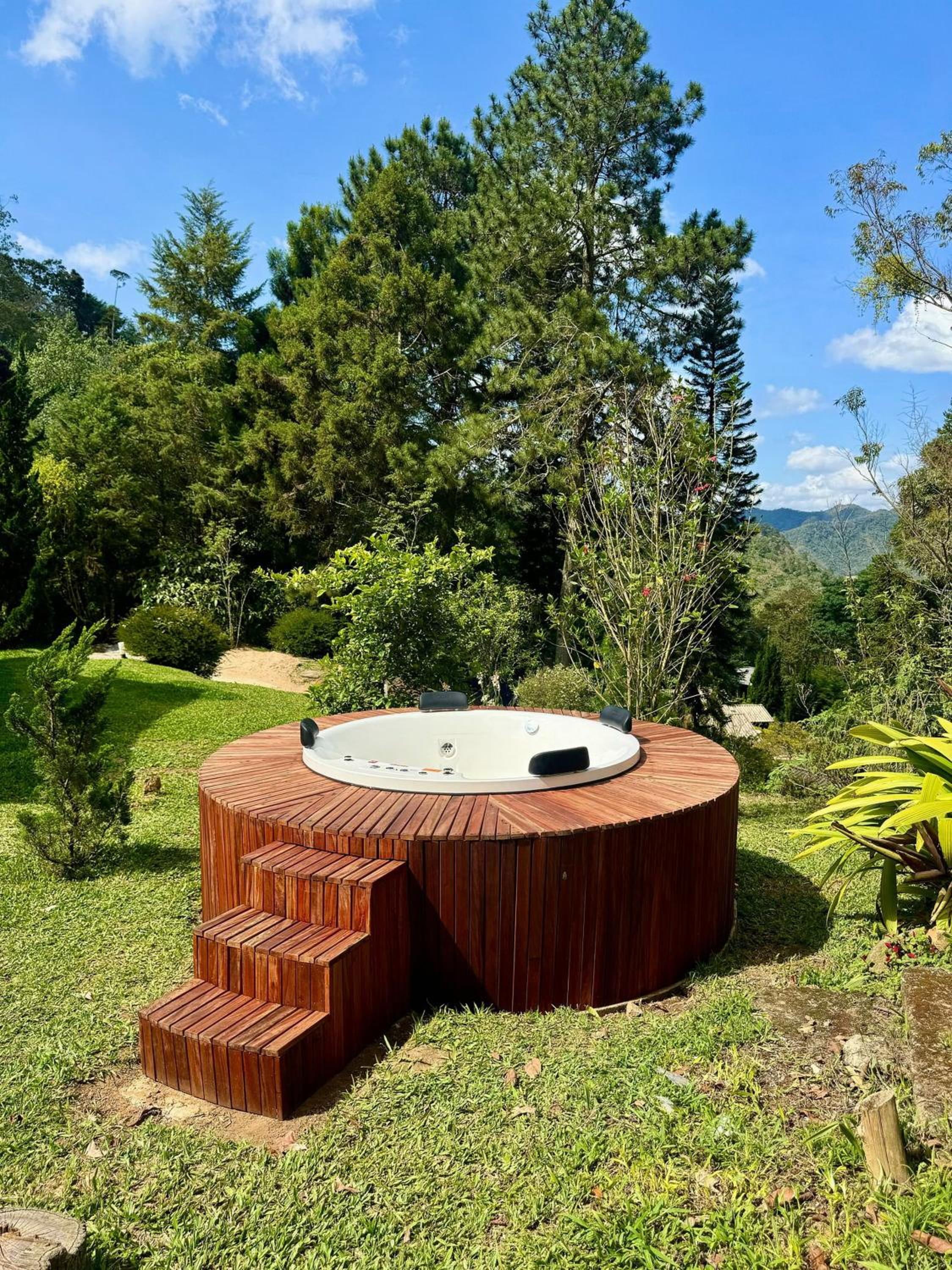Casa com Jacuzzi e Área Gourmet em Mury