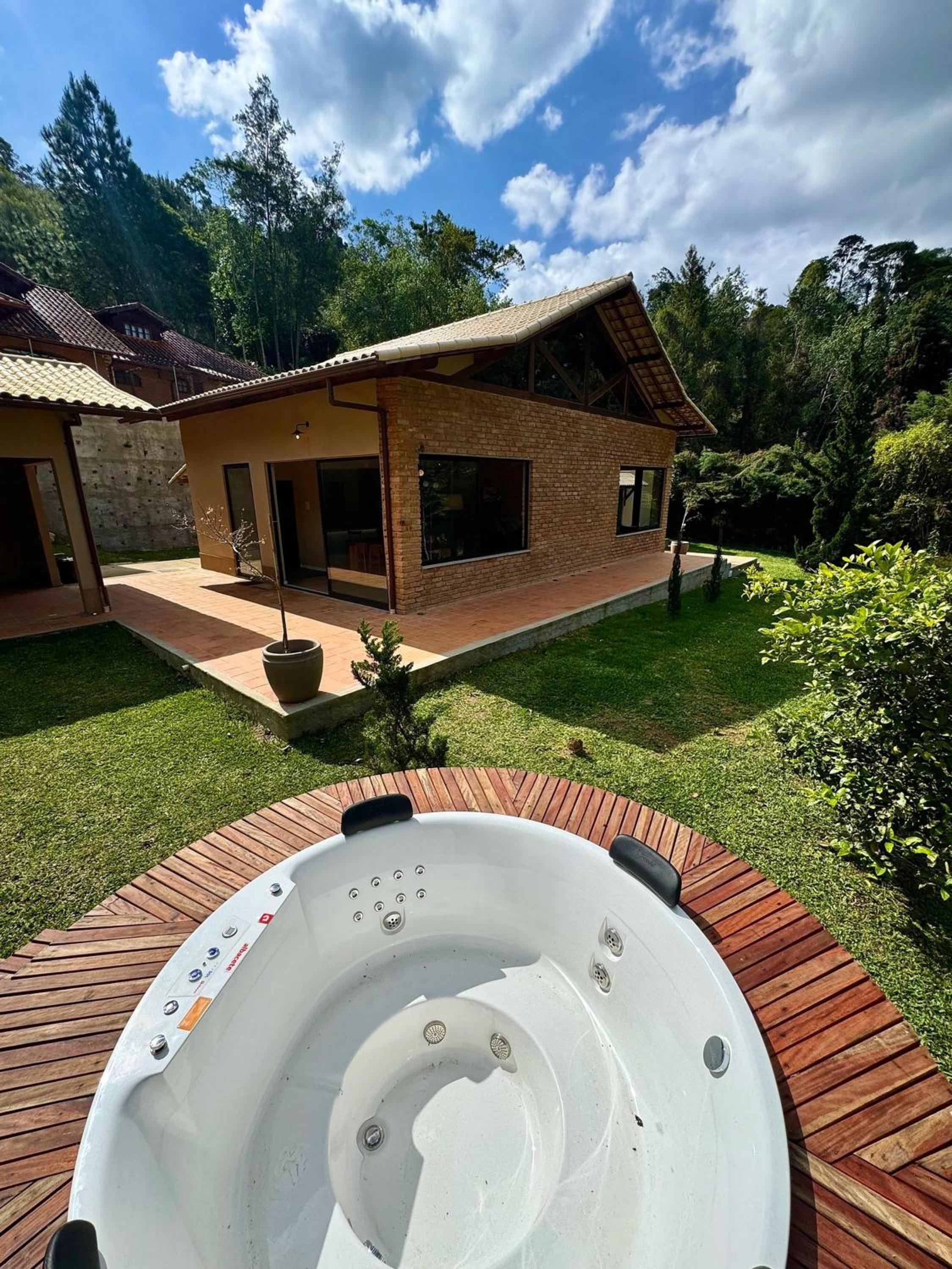 Casa com Jacuzzi e Área Gourmet em Mury