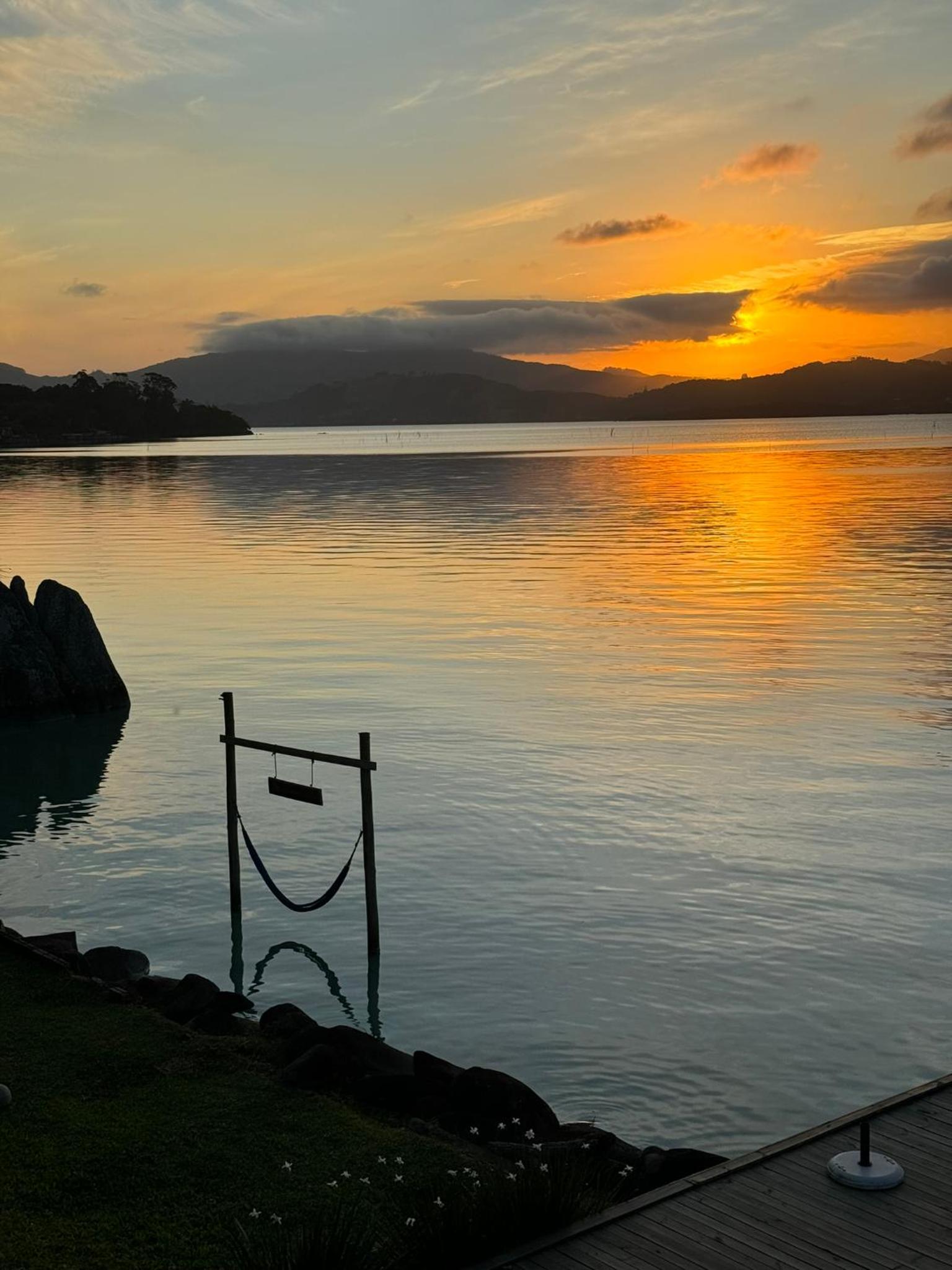 Chalé na beira da lagoa com vista