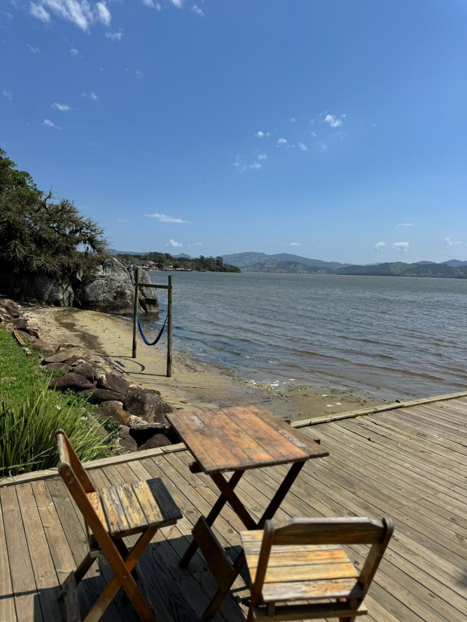 Chalé na beira da lagoa com vista