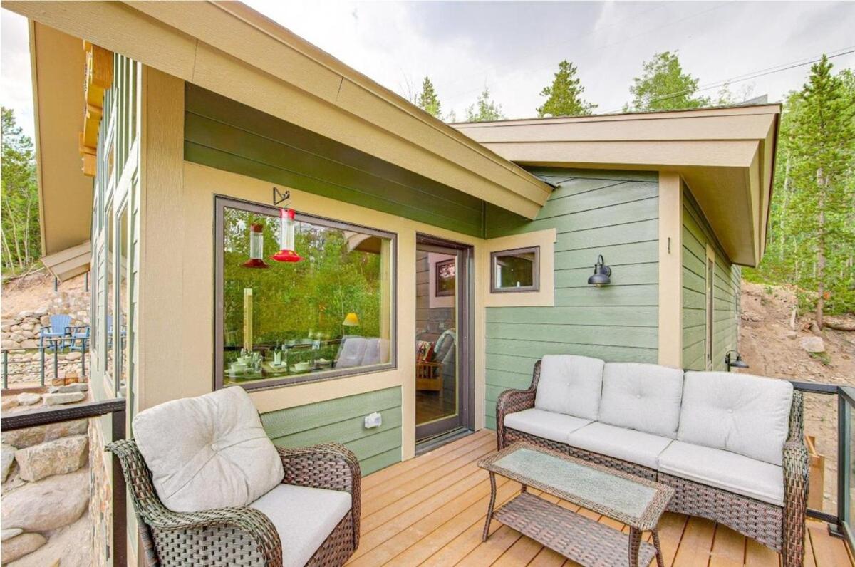 New Mountain Home, Amazing Unobstructed Lake & Mountain Views, Hot Tub, Close to Town!