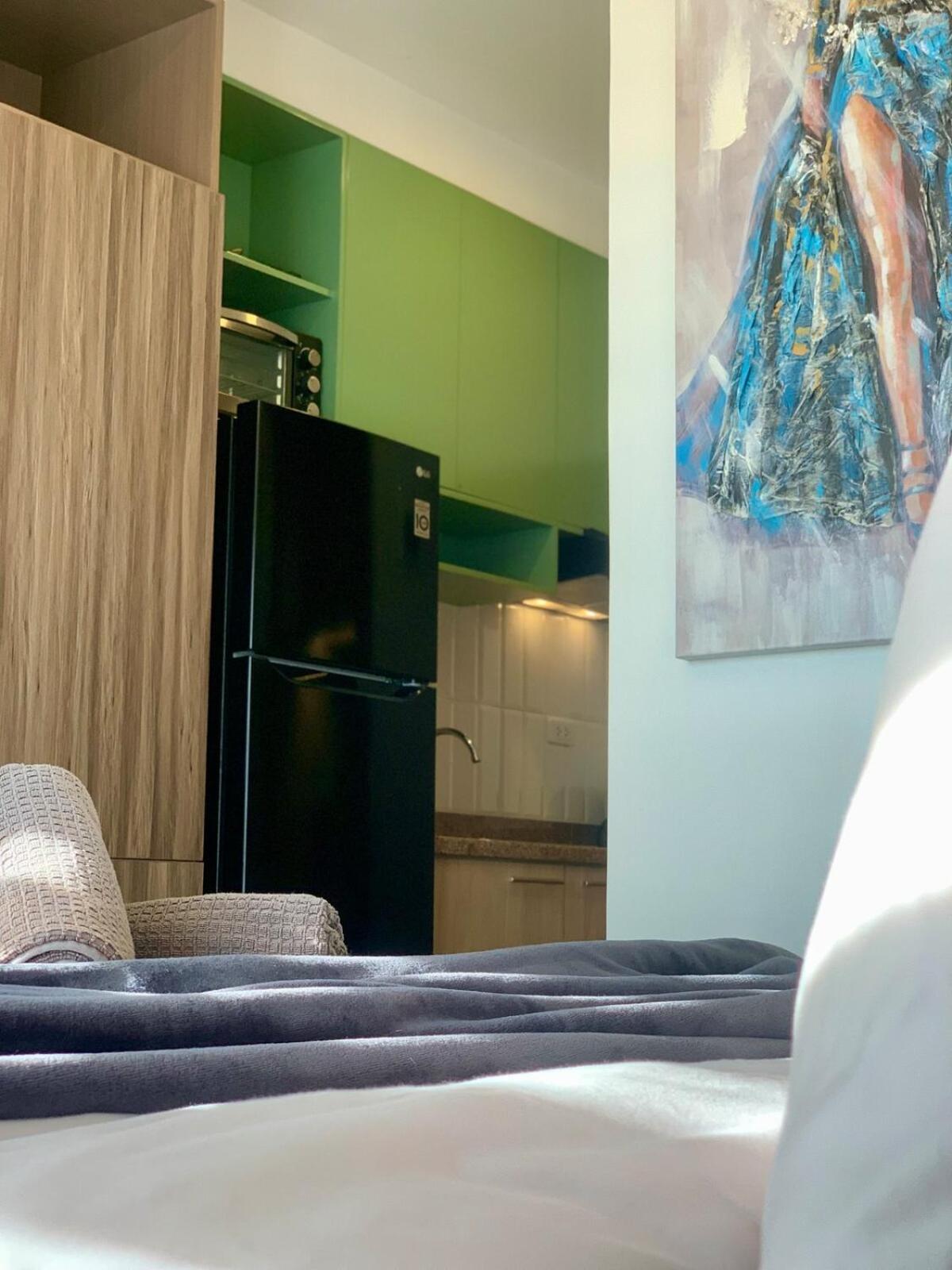 Cozy Studio near Roxas Night Market with Fast WiFi and Netflix