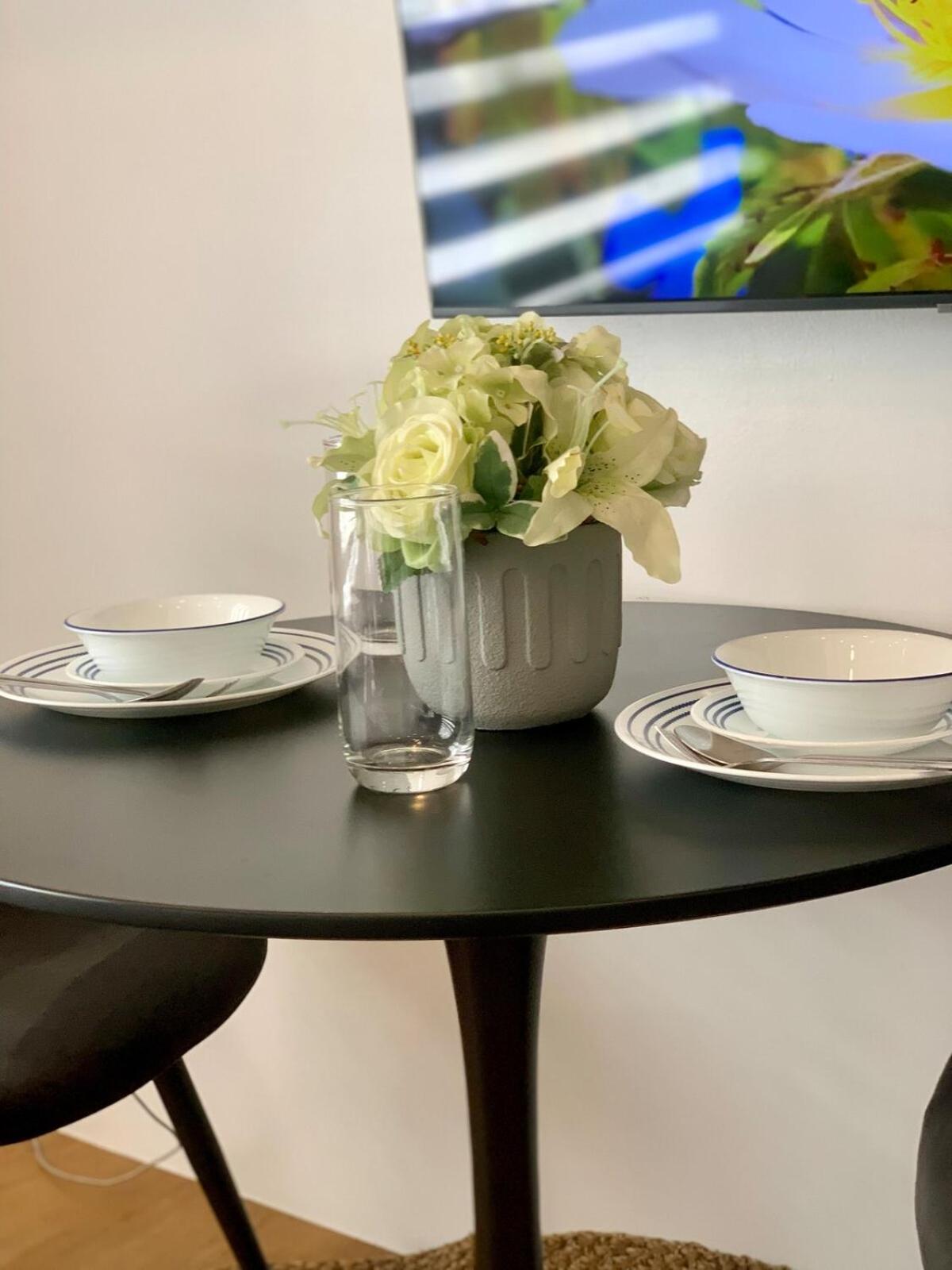 Cozy Studio near Roxas Night Market with Fast WiFi and Netflix