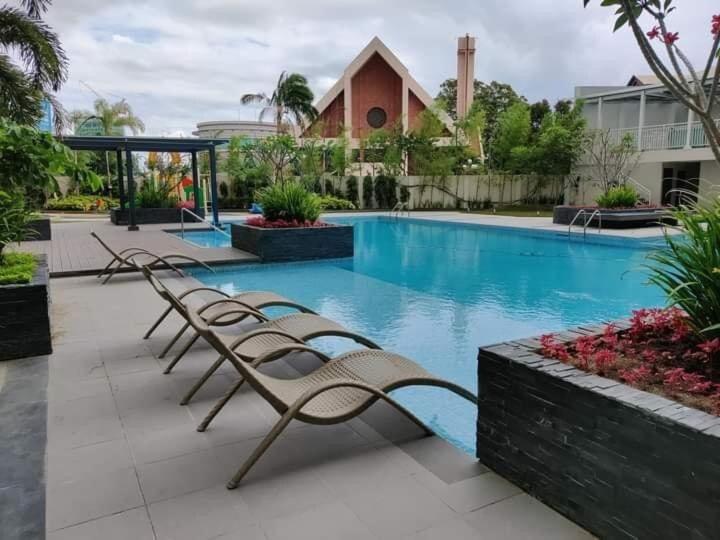 Cozy Studio near Roxas Night Market with Fast WiFi and Netflix