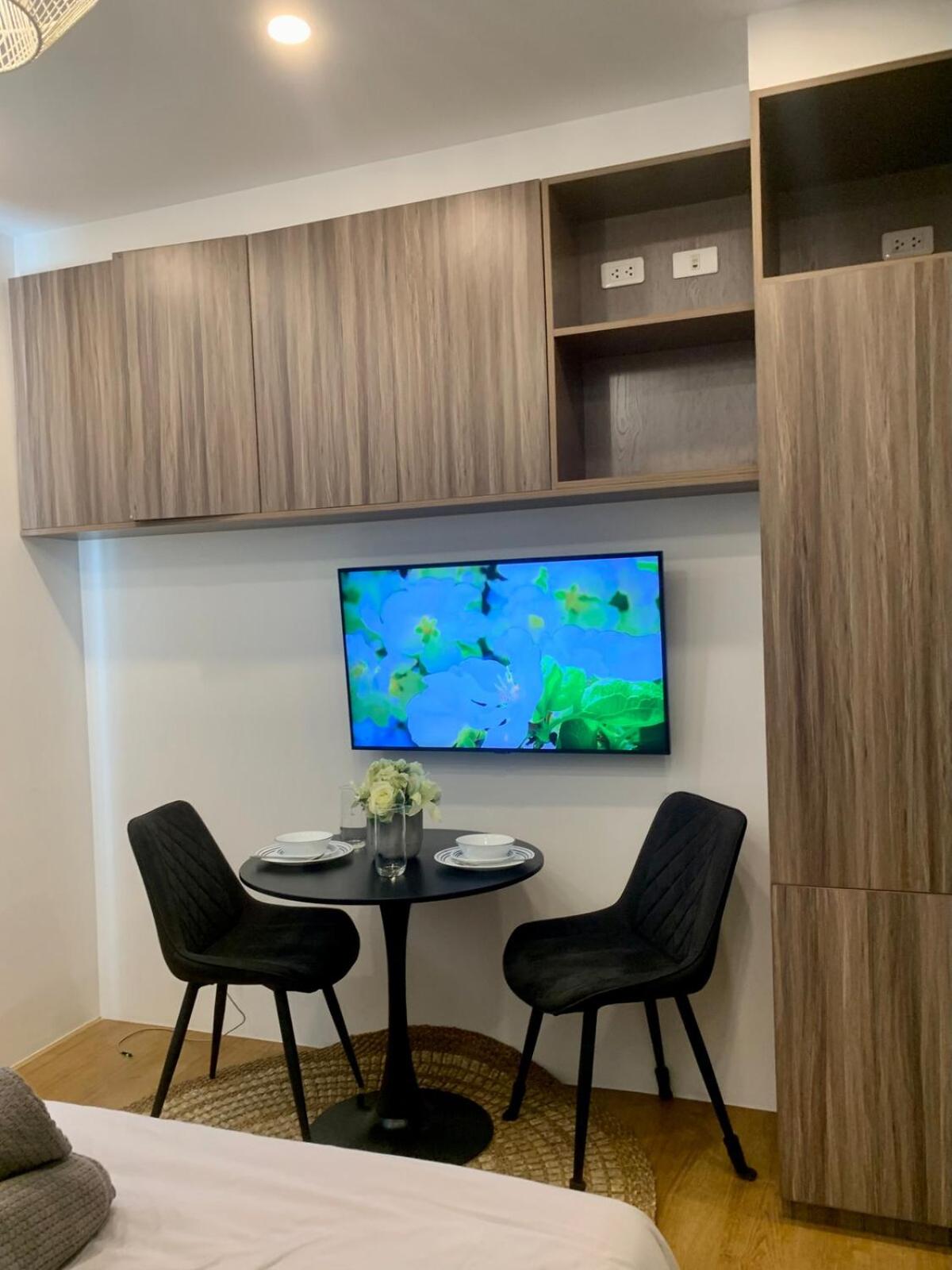 Cozy Studio near Roxas Night Market with Fast WiFi and Netflix