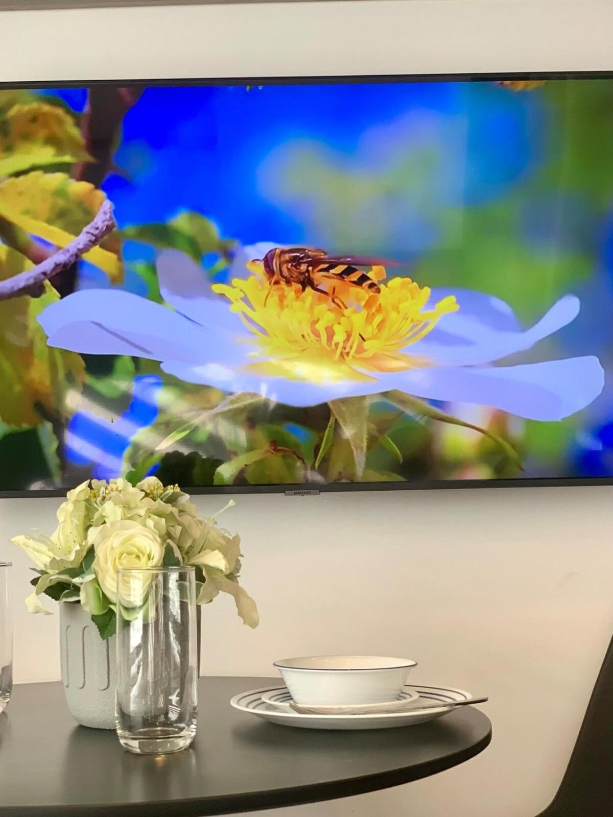 Cozy Studio near Roxas Night Market with Fast WiFi and Netflix
