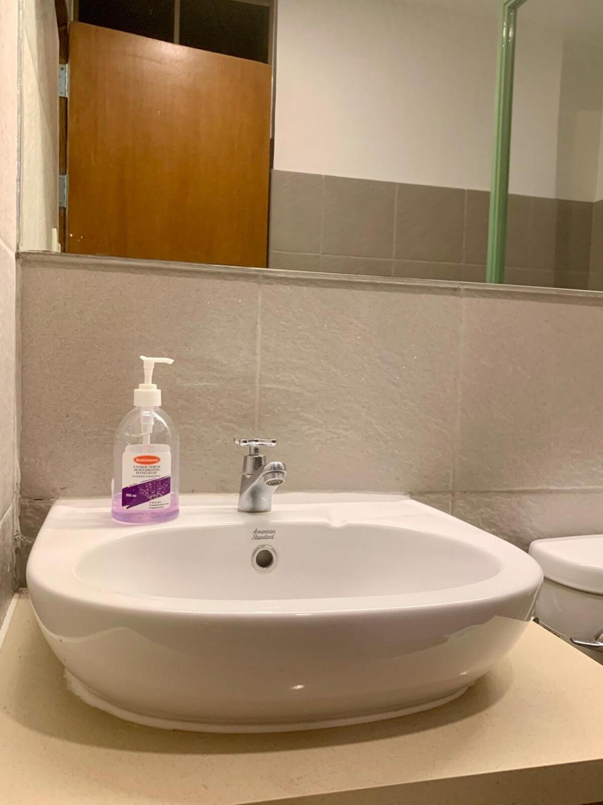 Cozy Studio near Roxas Night Market with Fast WiFi and Netflix