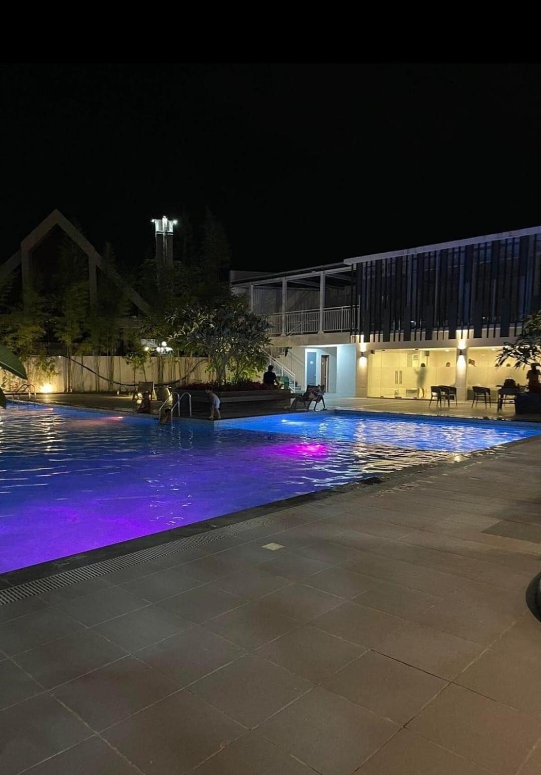 Cozy Studio near Roxas Night Market with Fast WiFi and Netflix