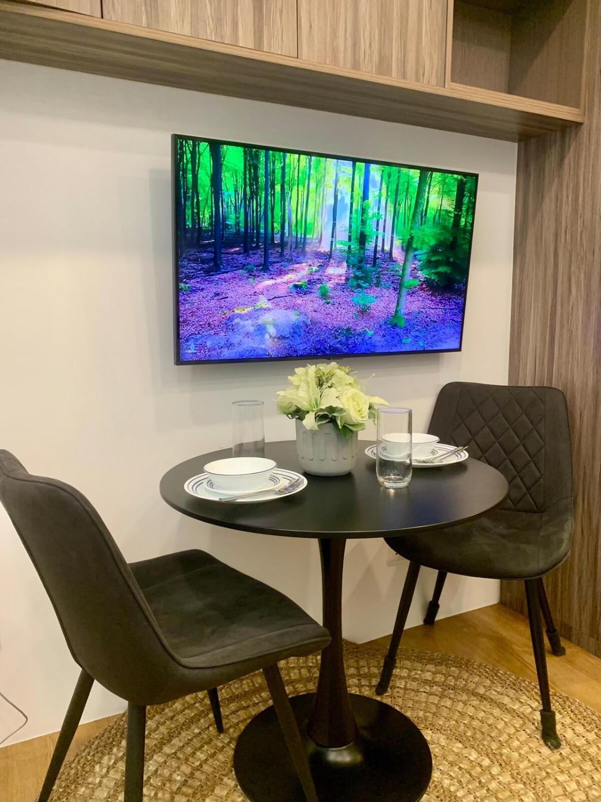 Cozy Studio near Roxas Night Market with Fast WiFi and Netflix