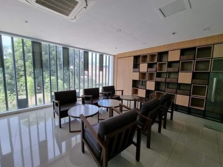 Cozy Studio near Roxas Night Market with Fast WiFi and Netflix