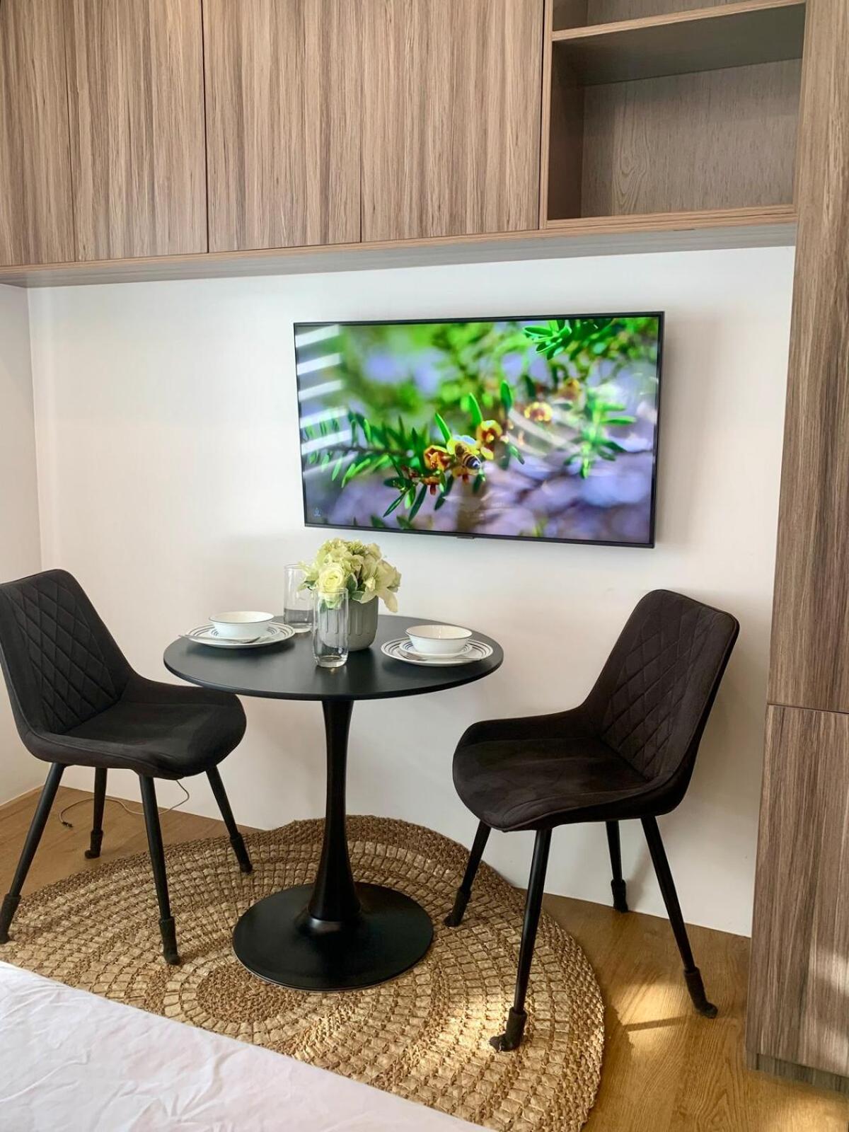 Cozy Studio near Roxas Night Market with Fast WiFi and Netflix