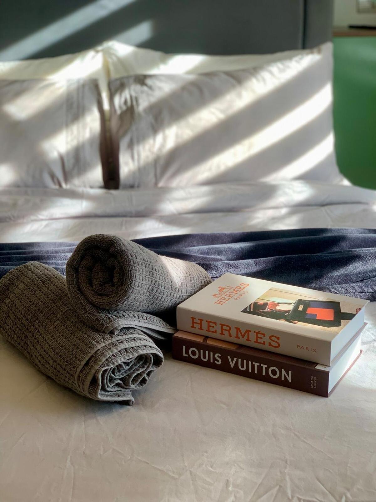 Cozy Studio near Roxas Night Market with Fast WiFi and Netflix