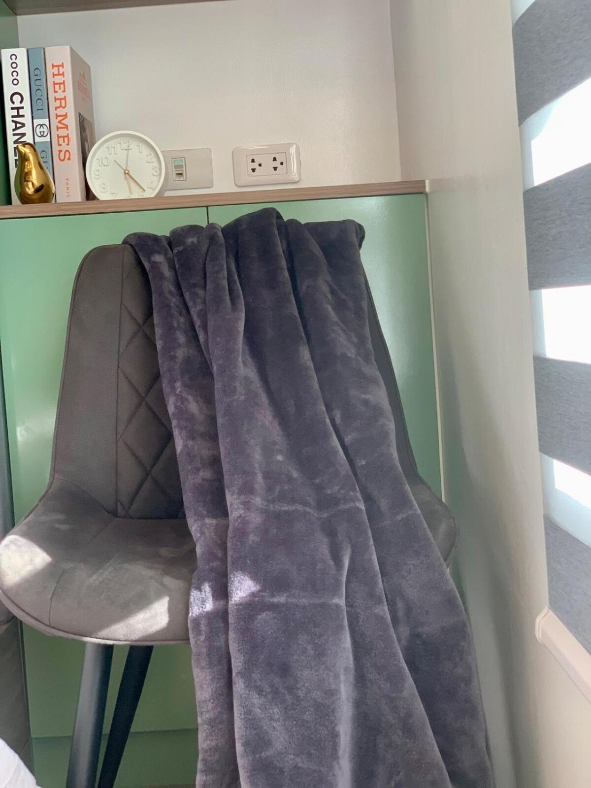 Cozy Studio near Roxas Night Market with Fast WiFi and Netflix