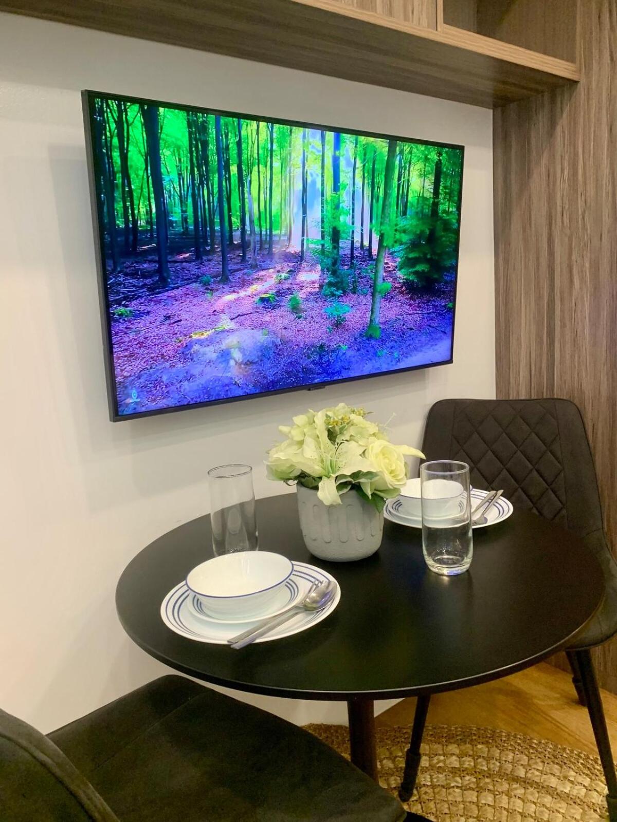 Cozy Studio near Roxas Night Market with Fast WiFi and Netflix