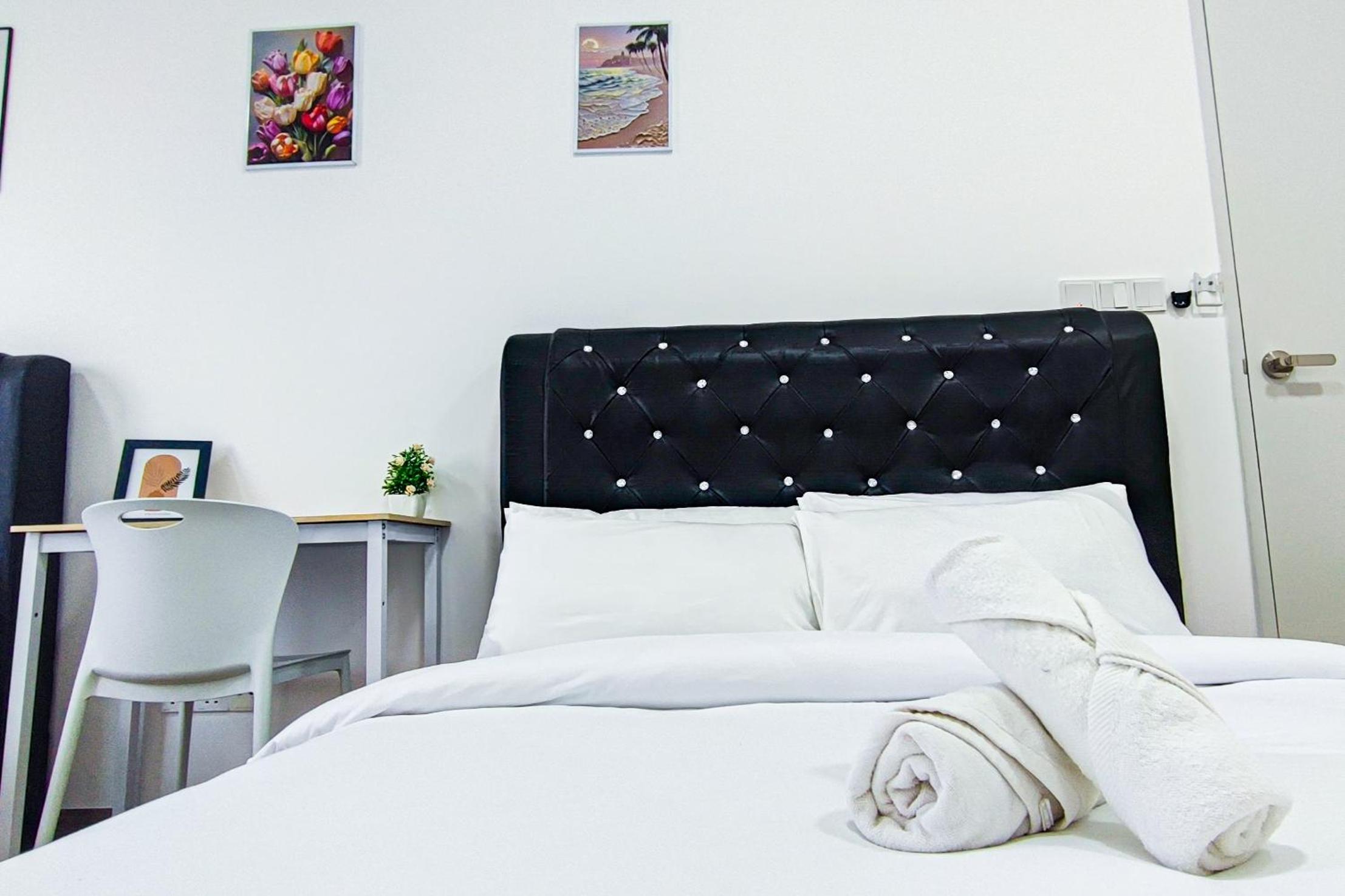 Peaceful Luxury at Tresor Klang by HCK