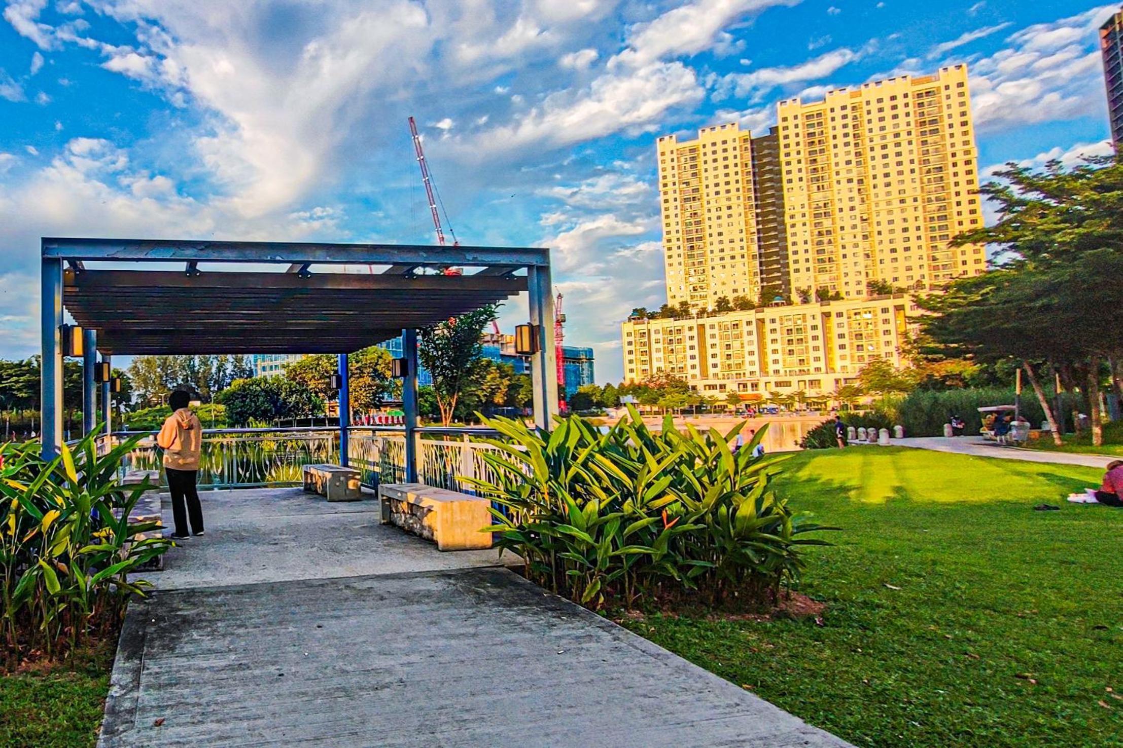 Peaceful Luxury at Tresor Klang by HCK