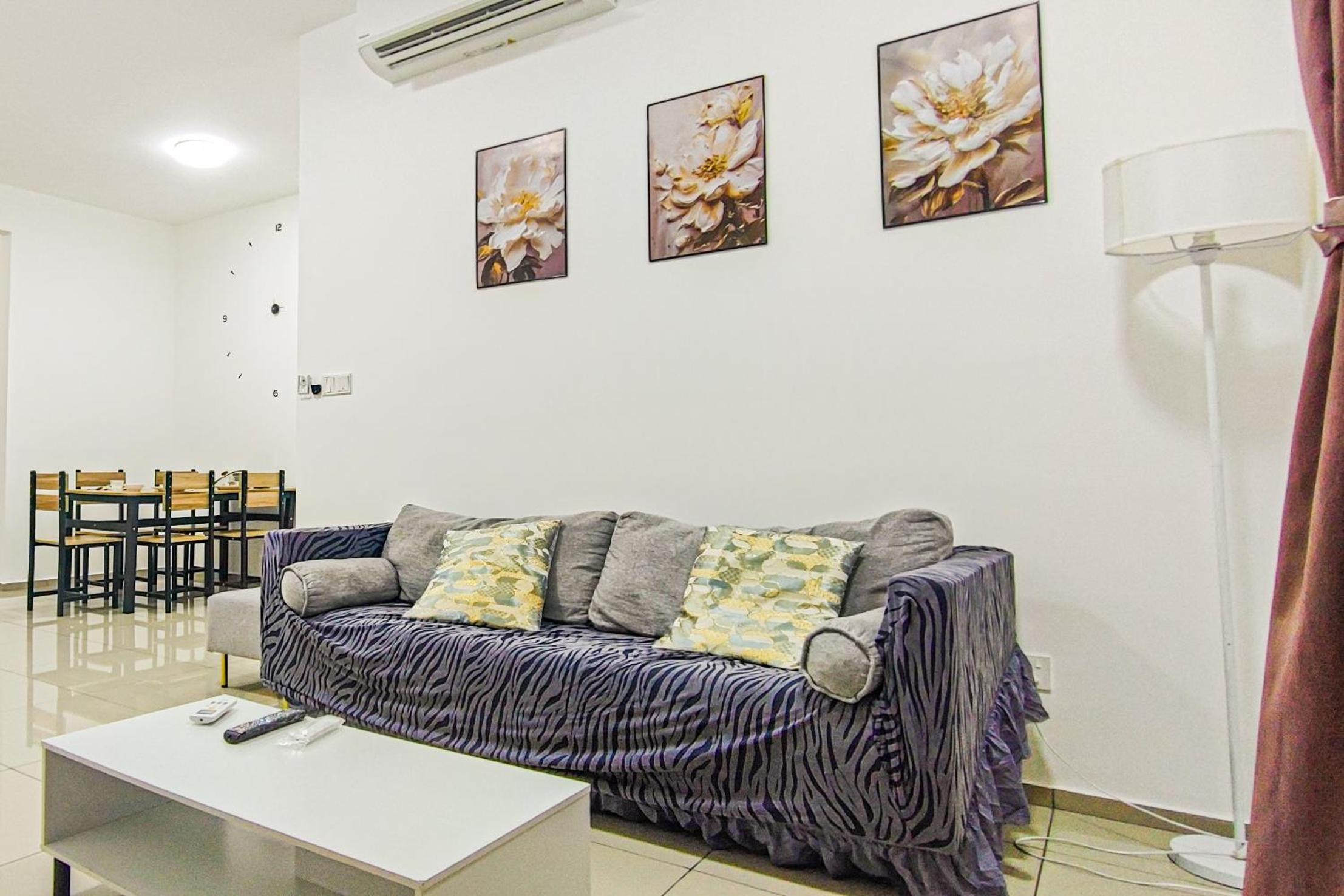 Peaceful Luxury at Tresor Klang by HCK
