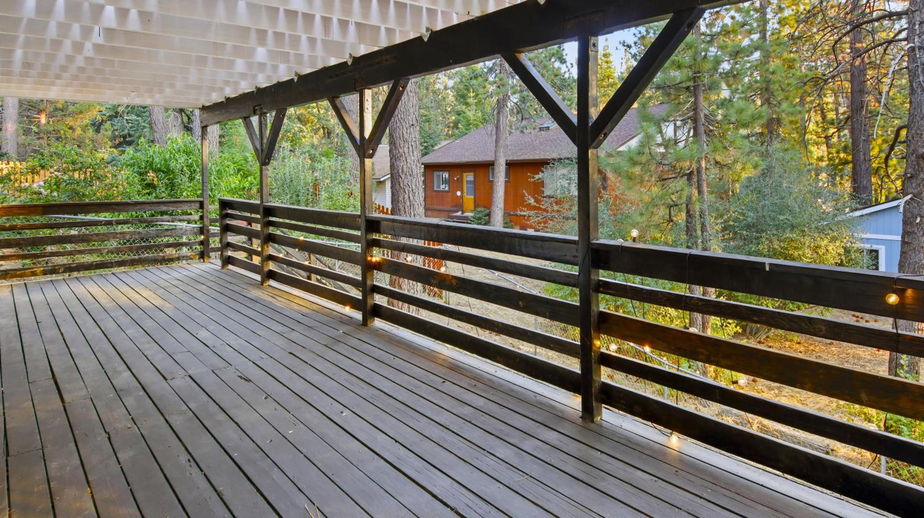 Moonridge Ski & Zoo Chalet With Hot Tub retreat