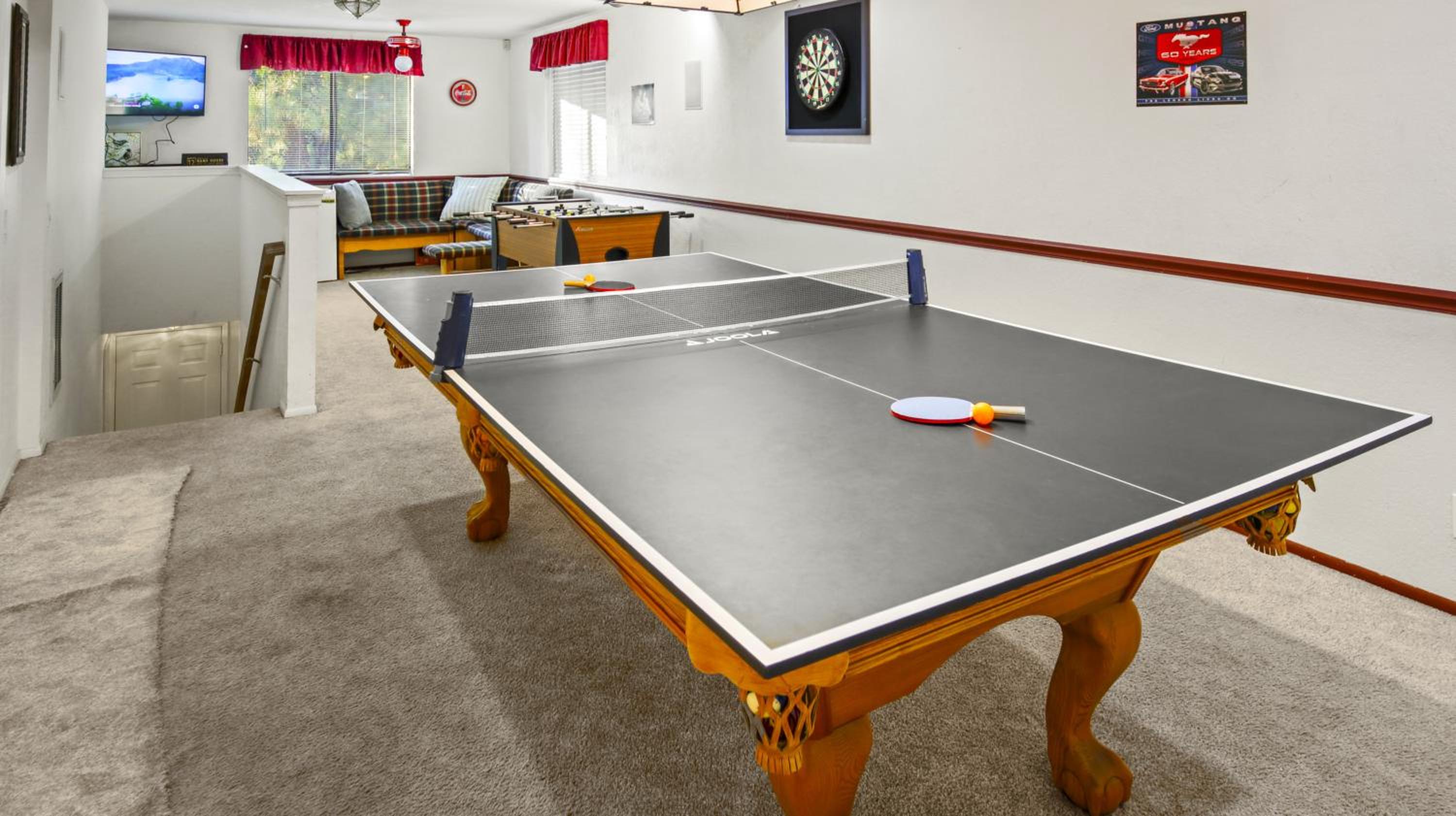 Moonridge Ski & Zoo Chalet With Hot Tub retreat