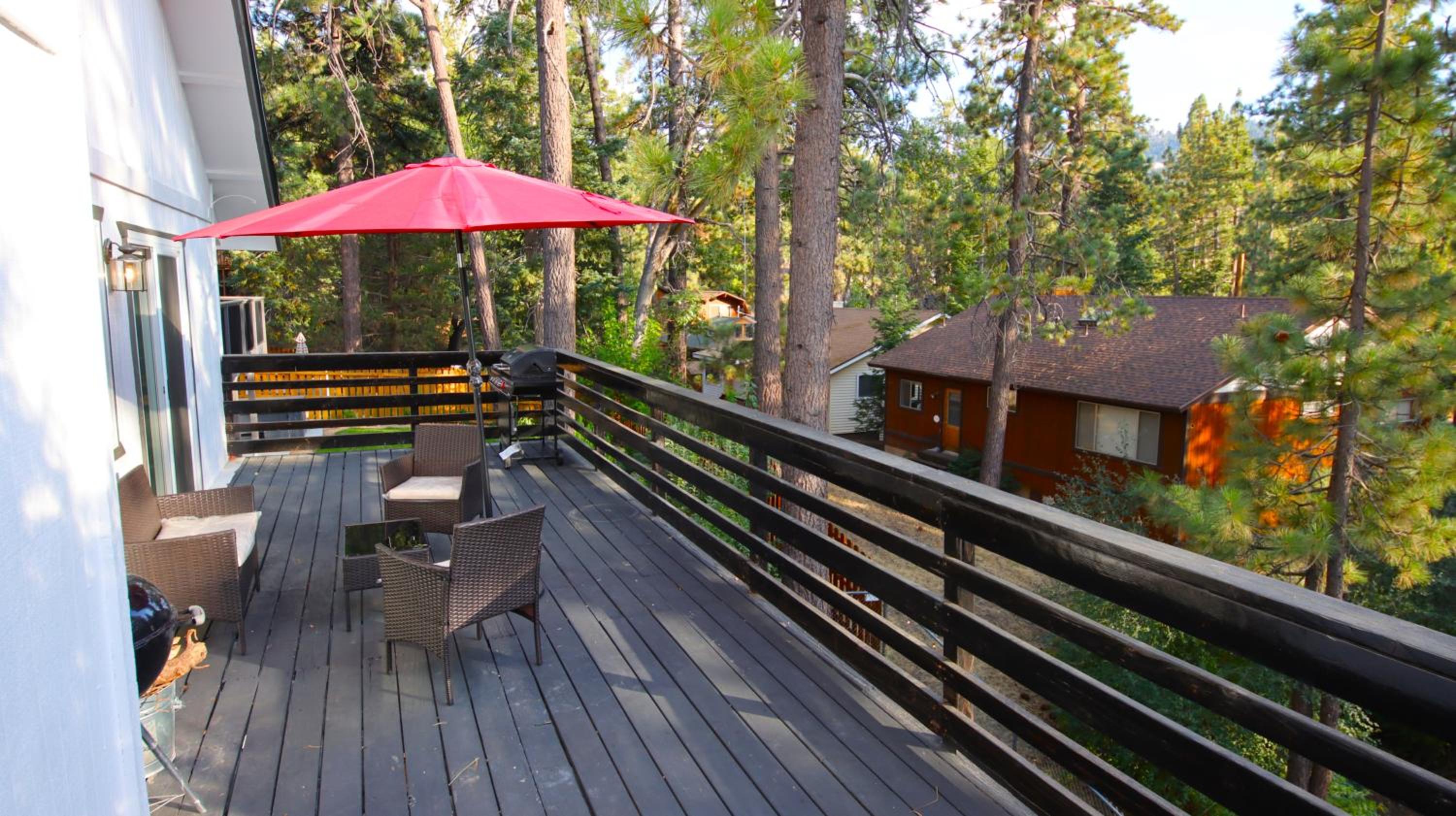 Moonridge Ski & Zoo Chalet With Hot Tub retreat