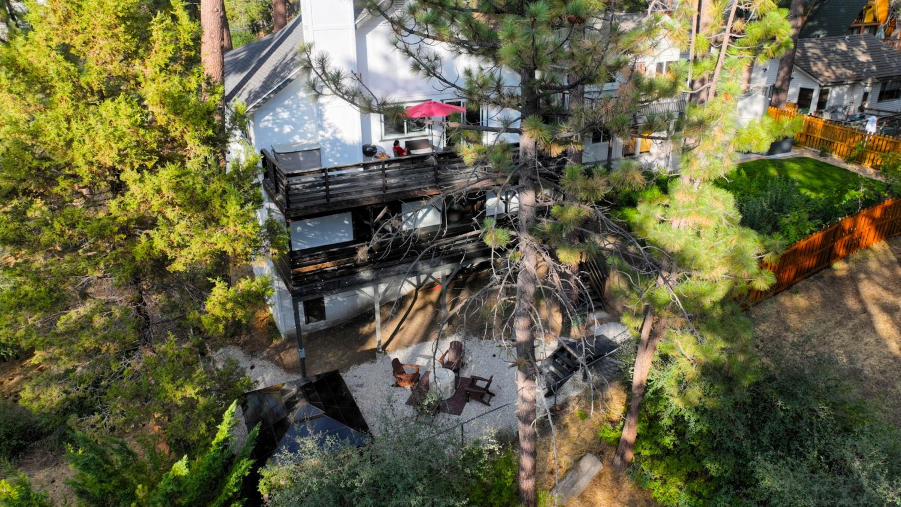 Moonridge Ski & Zoo Chalet With Hot Tub retreat