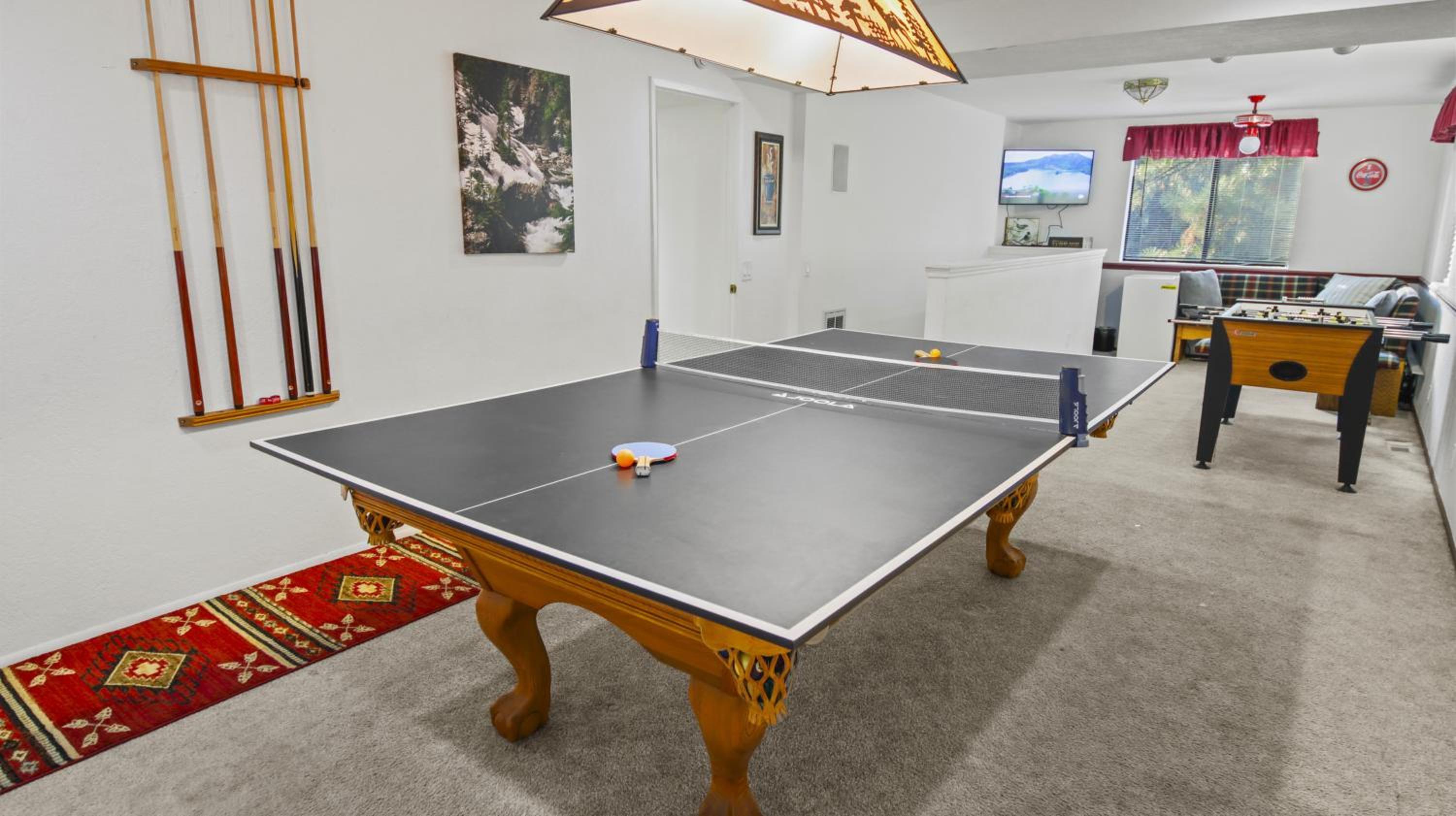 Moonridge Ski & Zoo Chalet With Hot Tub retreat