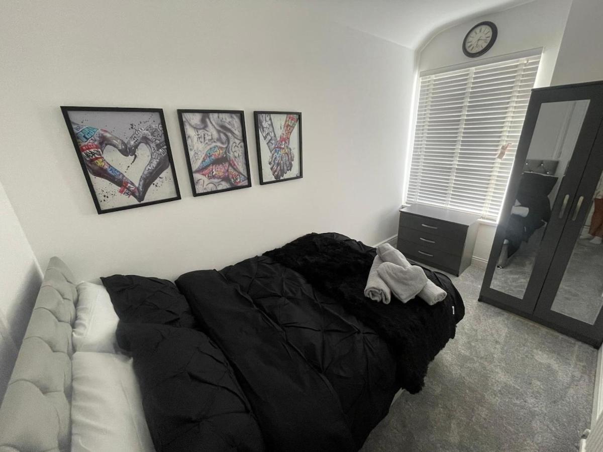 Town House Ideal for working professionals