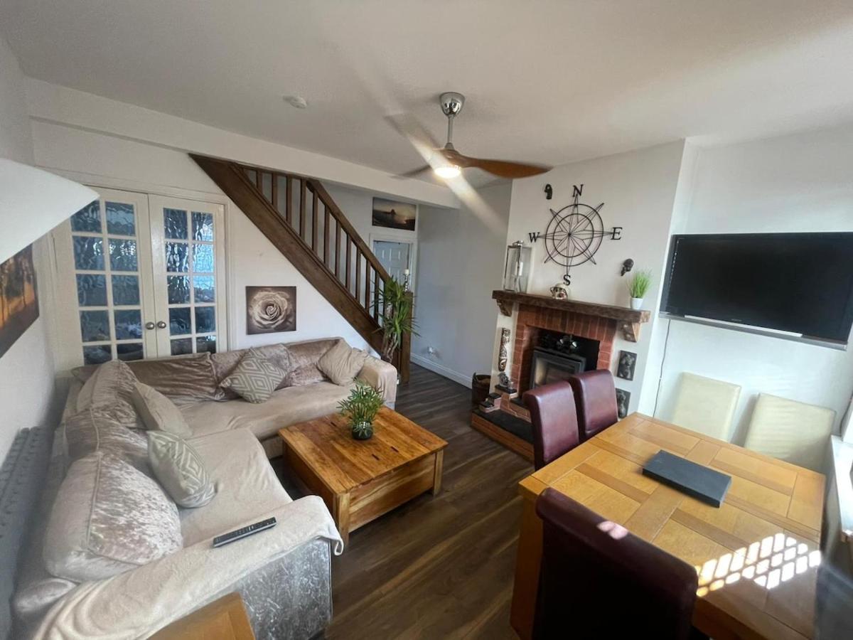 Town House Ideal for working professionals