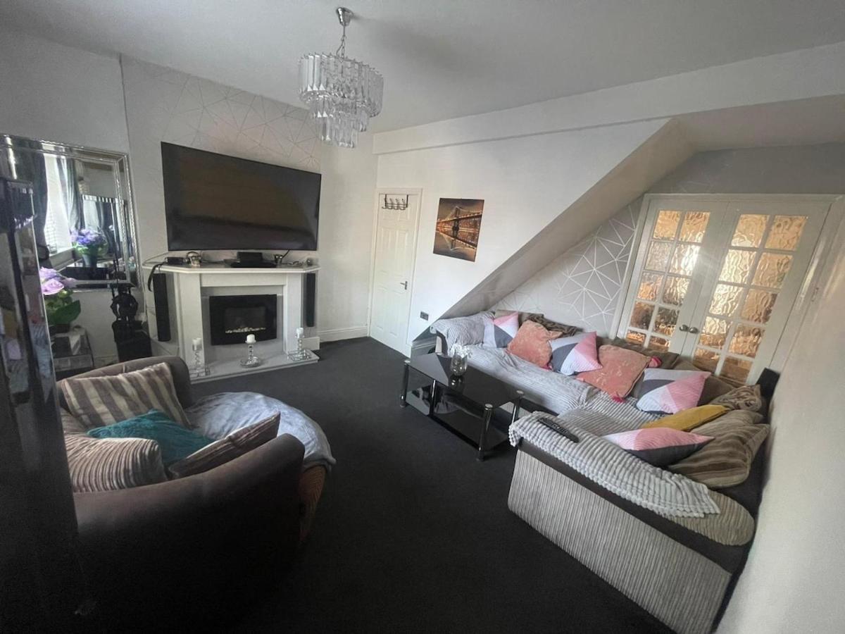 Town House Ideal for working professionals