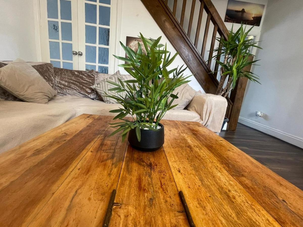 Town House Ideal for working professionals