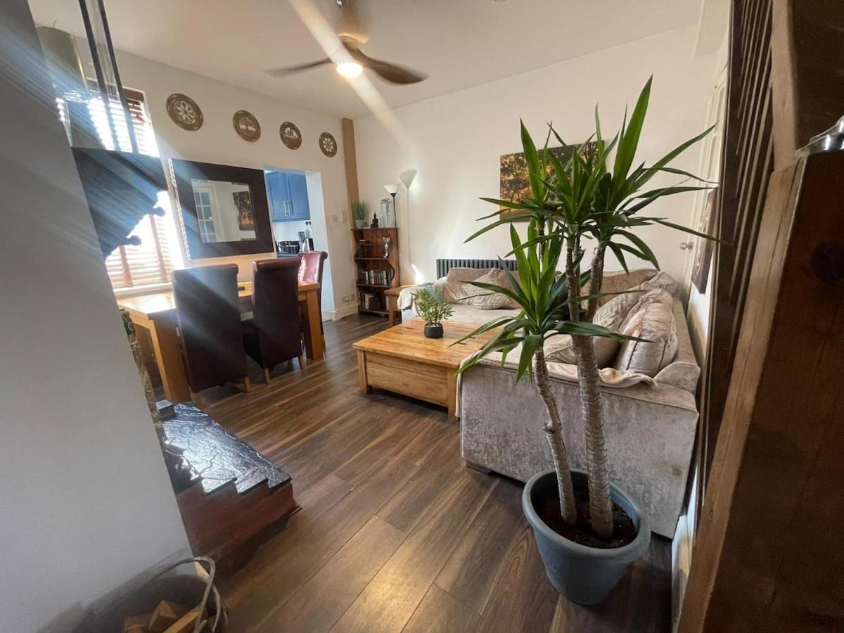 Town House Ideal for working professionals