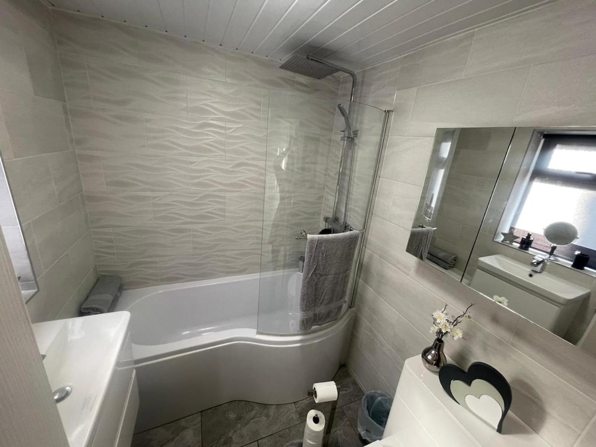 Town House Ideal for working professionals