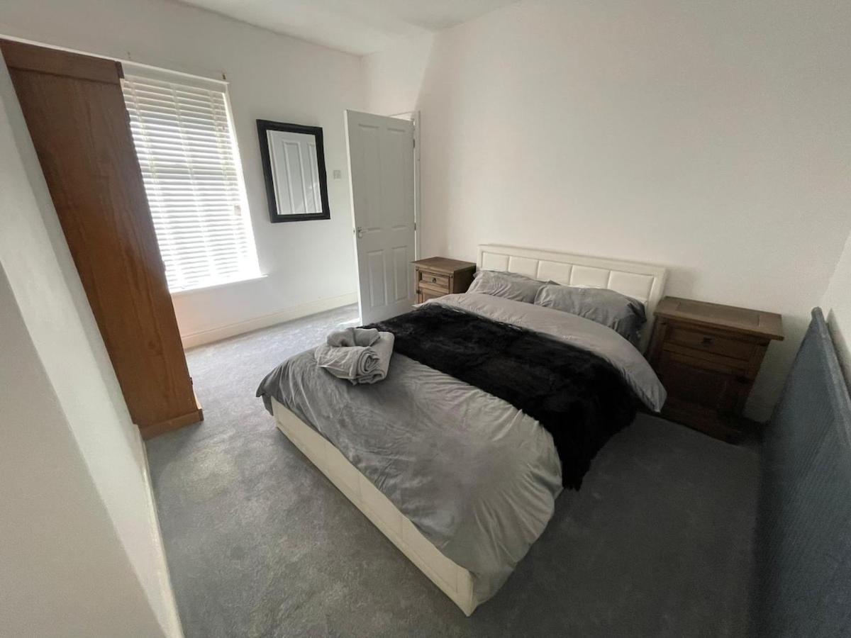 Town House Ideal for working professionals